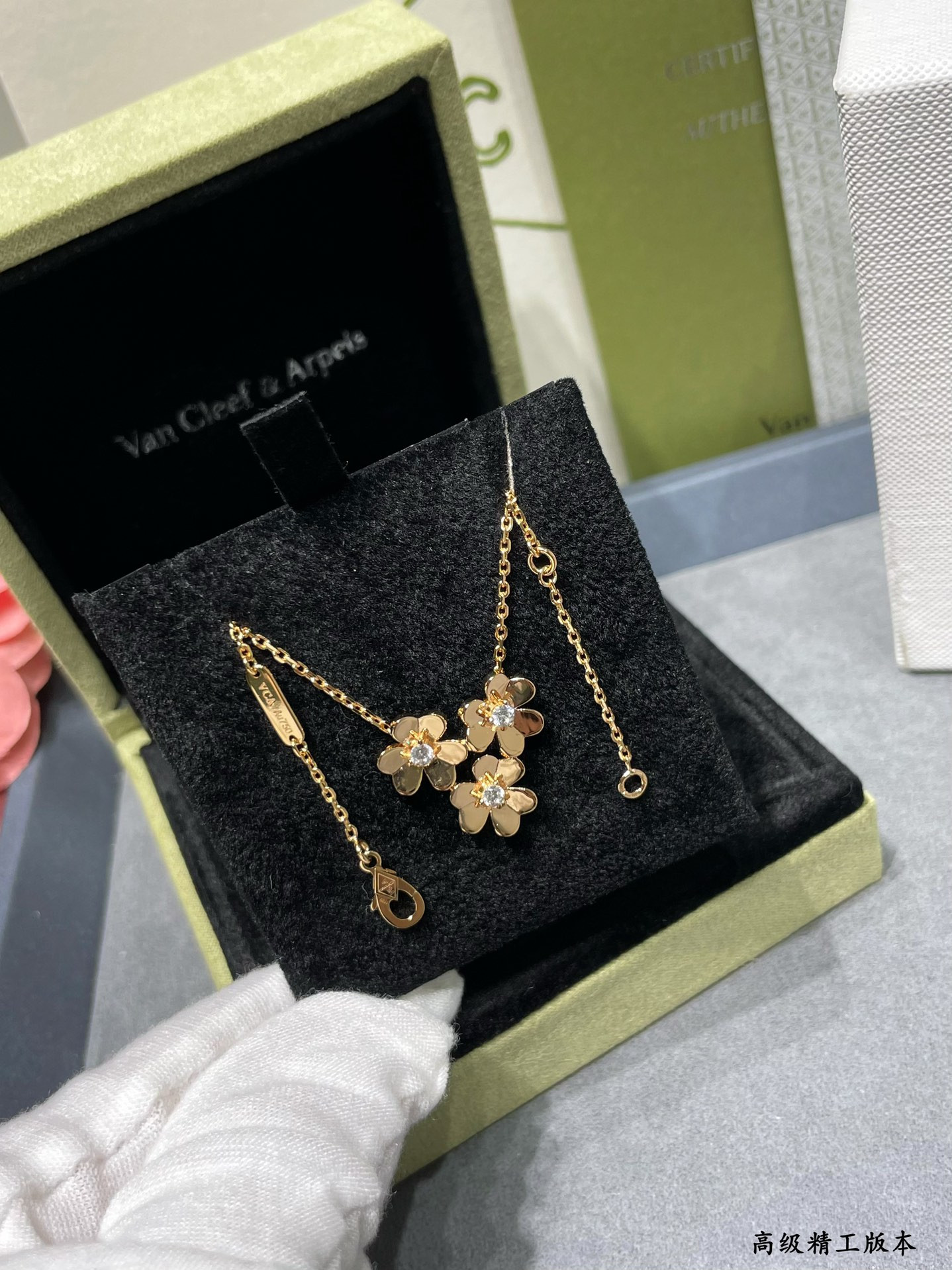 V*N CL*F & arpels three-leaf clover necklace