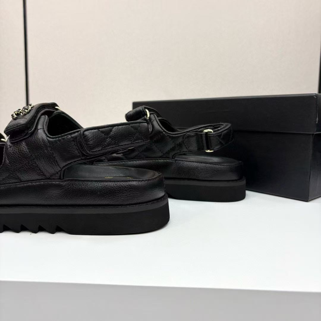 ua Ch*el sandals
