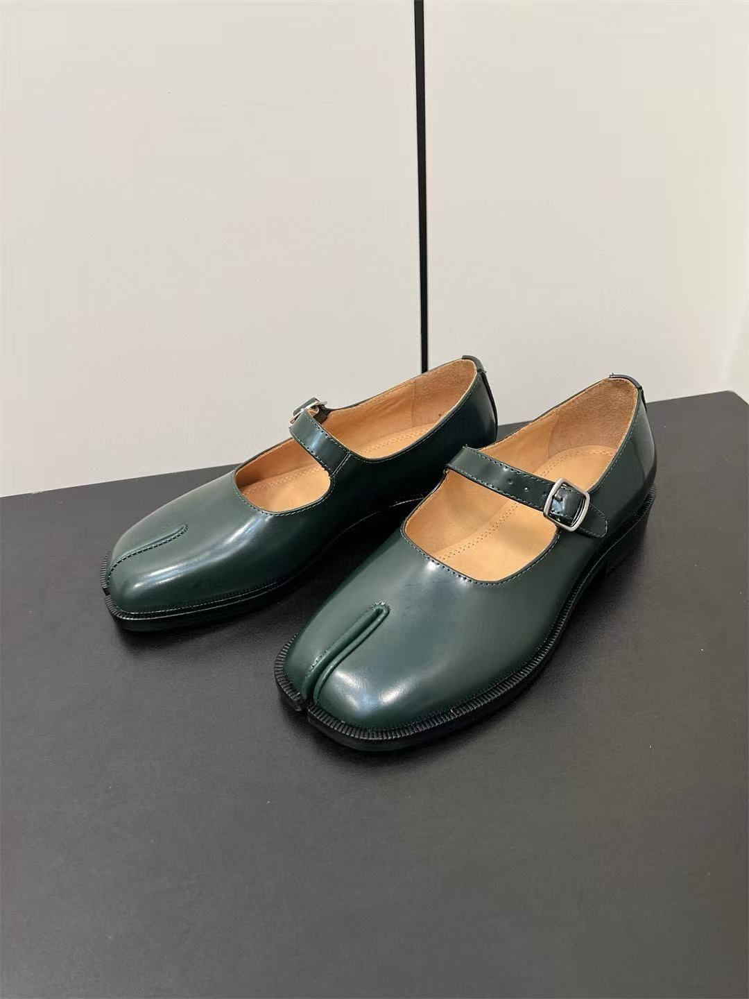 ua ma*s*n Ma*i*la mary jane shoes