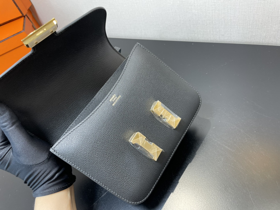 H**mes constance 24 black epsom 9.4" x 5.9" x 3"