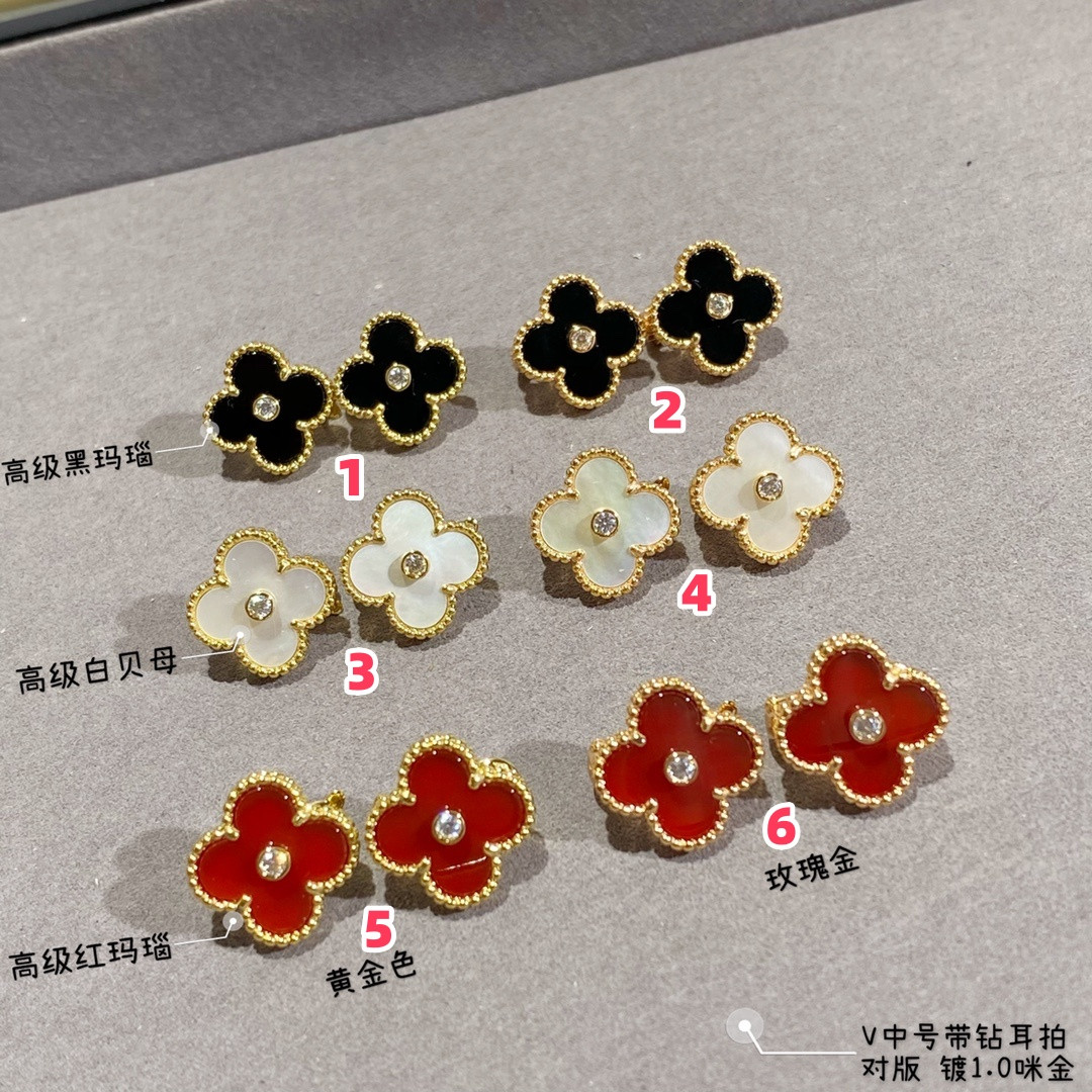 v*n cl*f & arpels four-leaf clover with Di*m*nd earrings