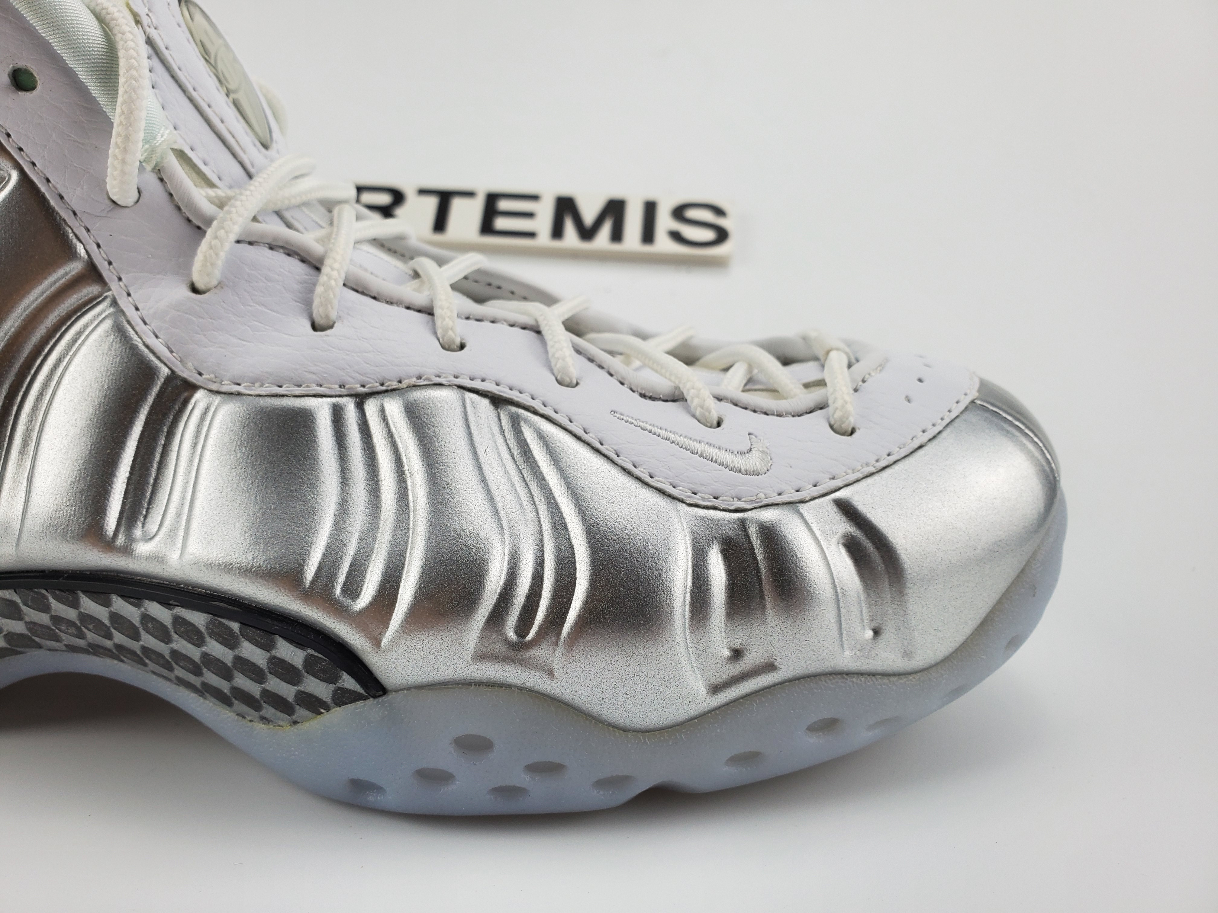 air foamposite one Ch*0me white