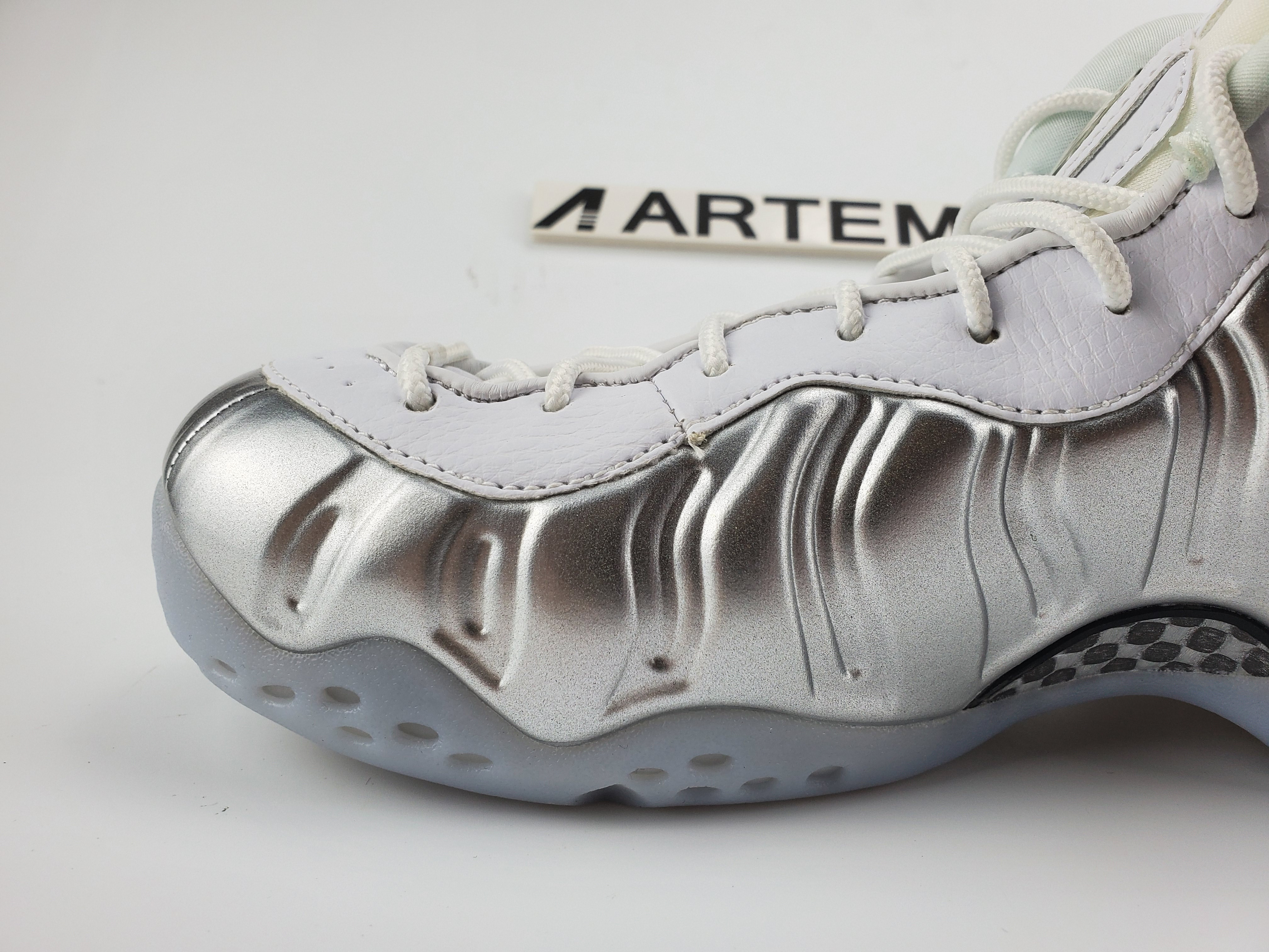 air foamposite one Ch*0me white