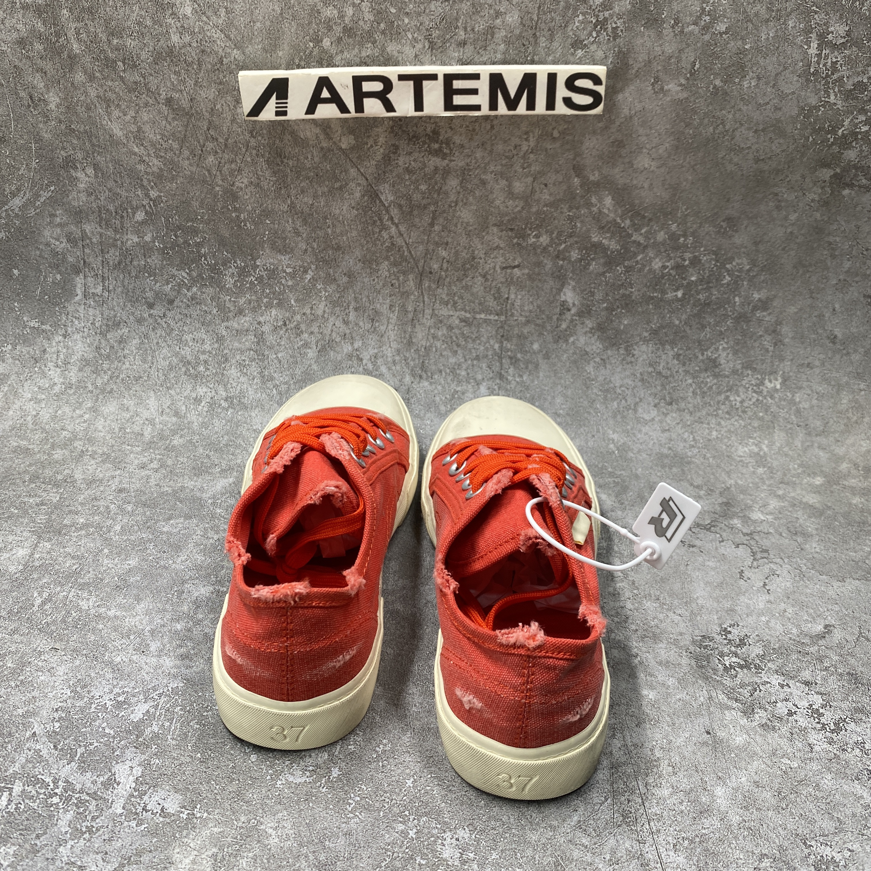 PARIS LOW TOP SNEAKER IN RED