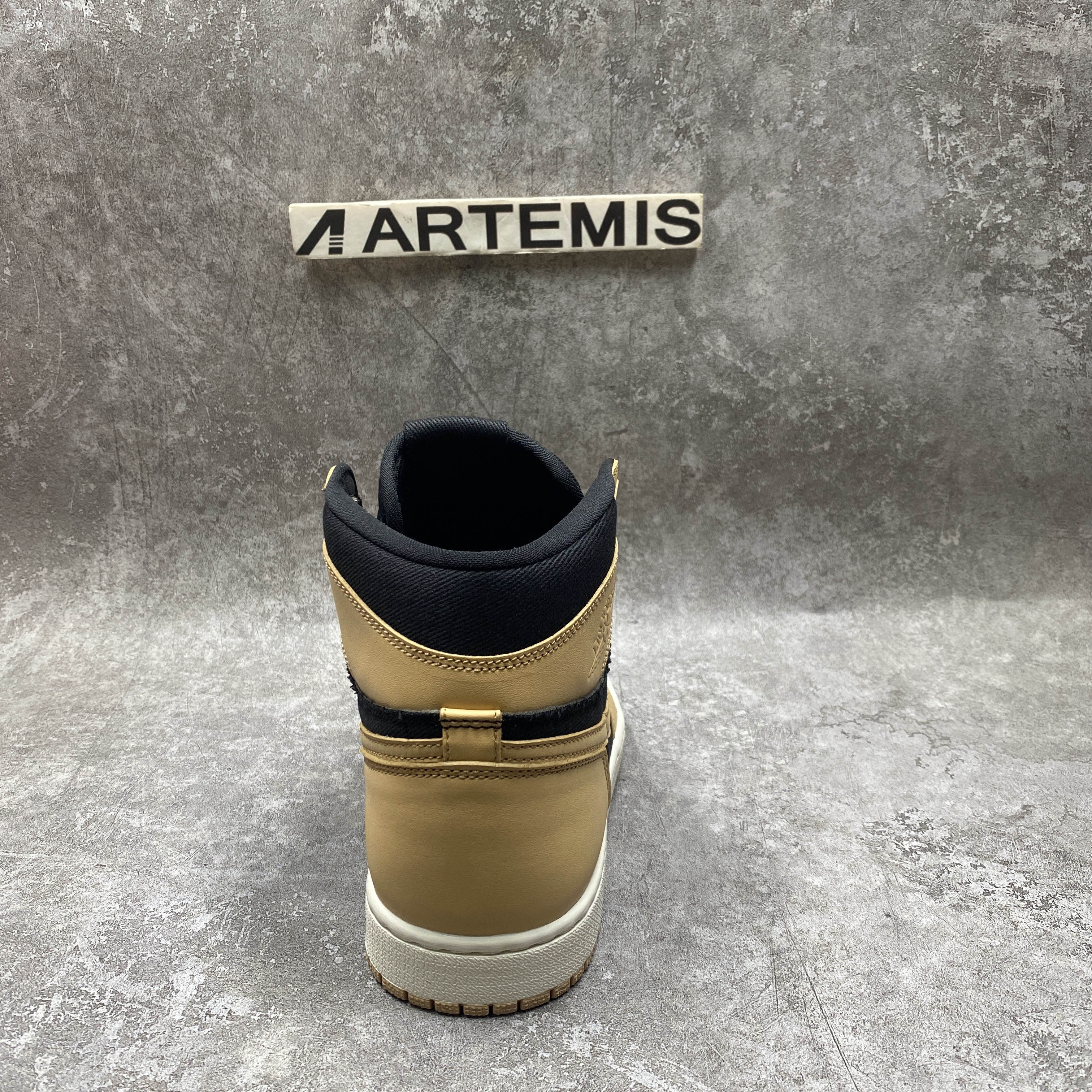 Air Jordan 1 Retro High OG Heirloom