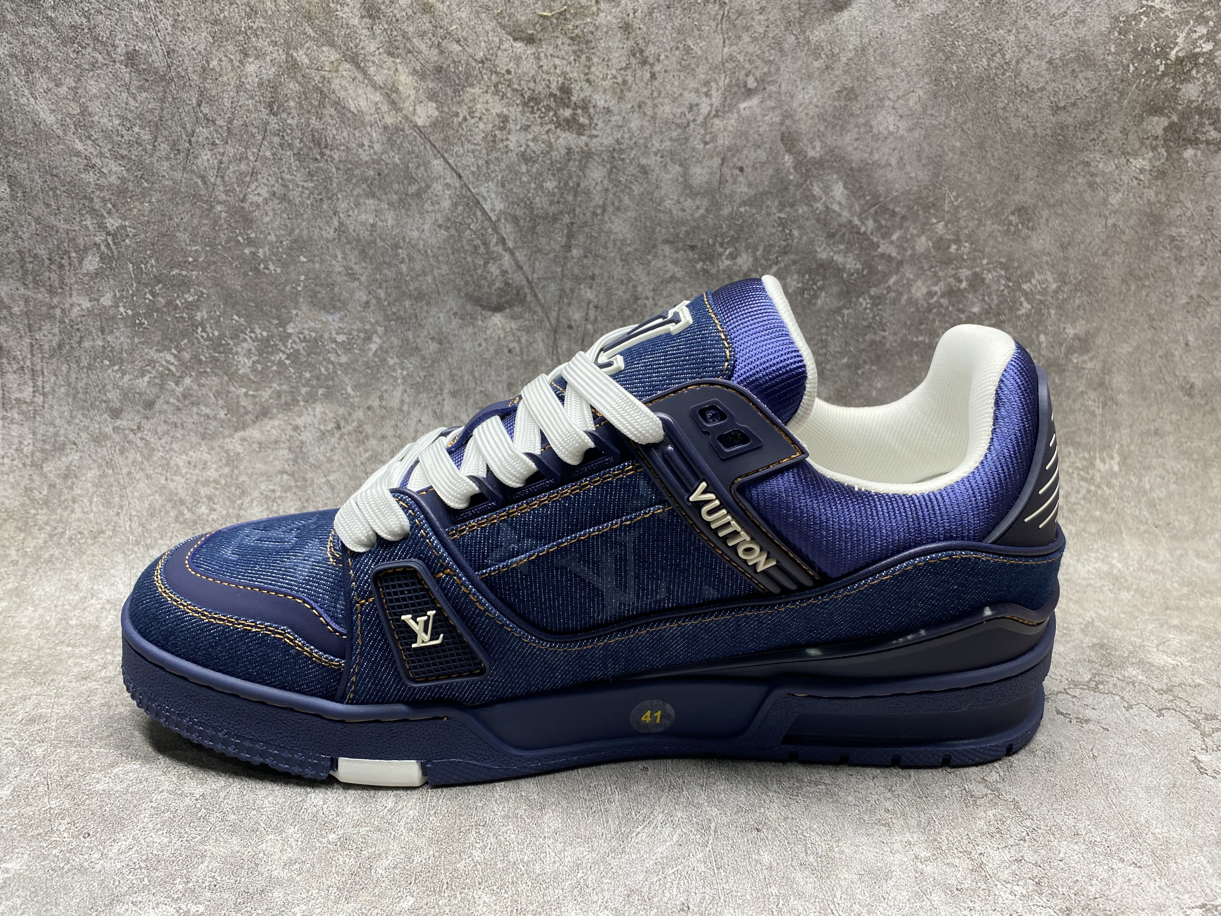 UA LV Trainer Sneaker