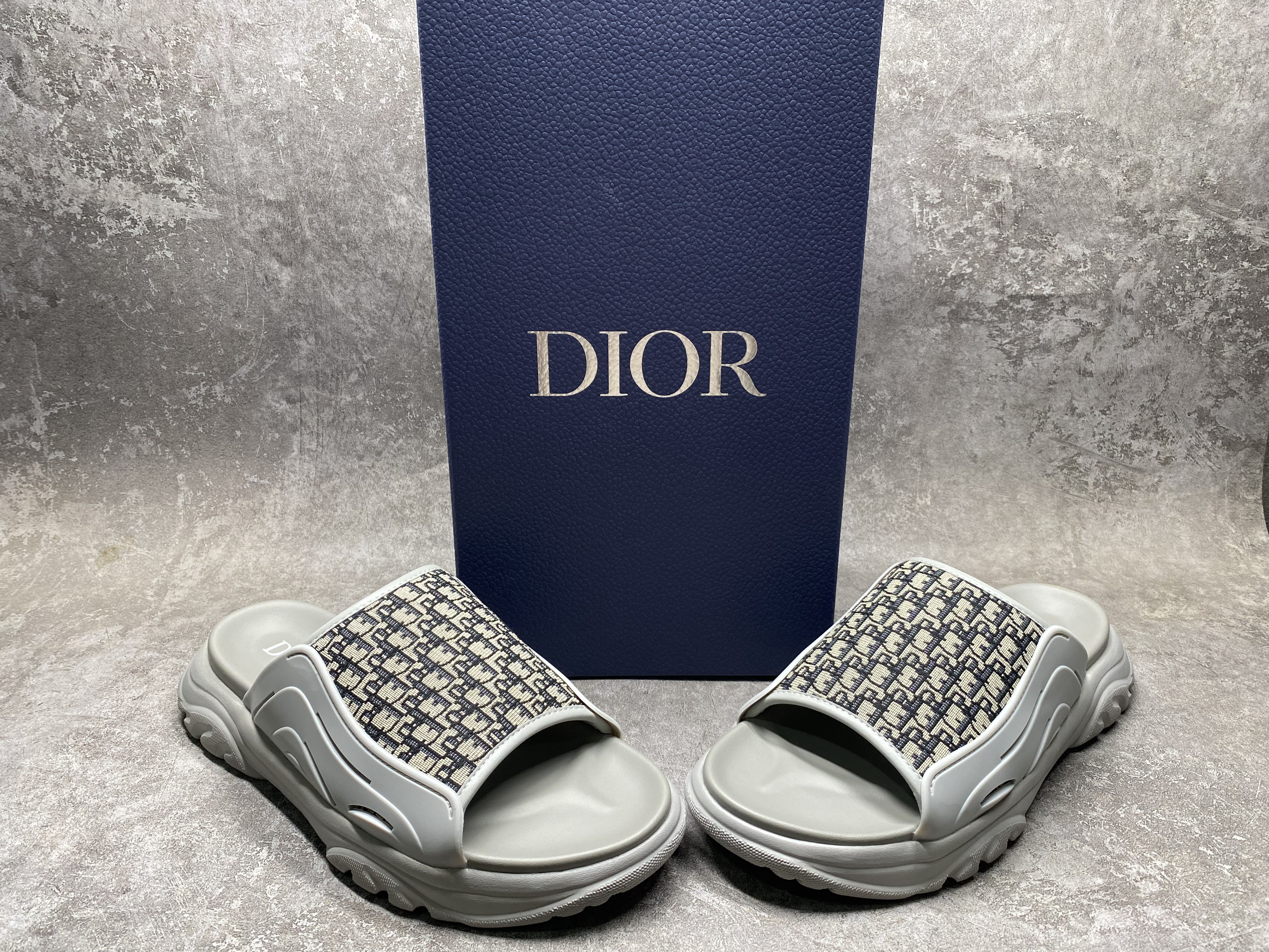 ua D*or sandal