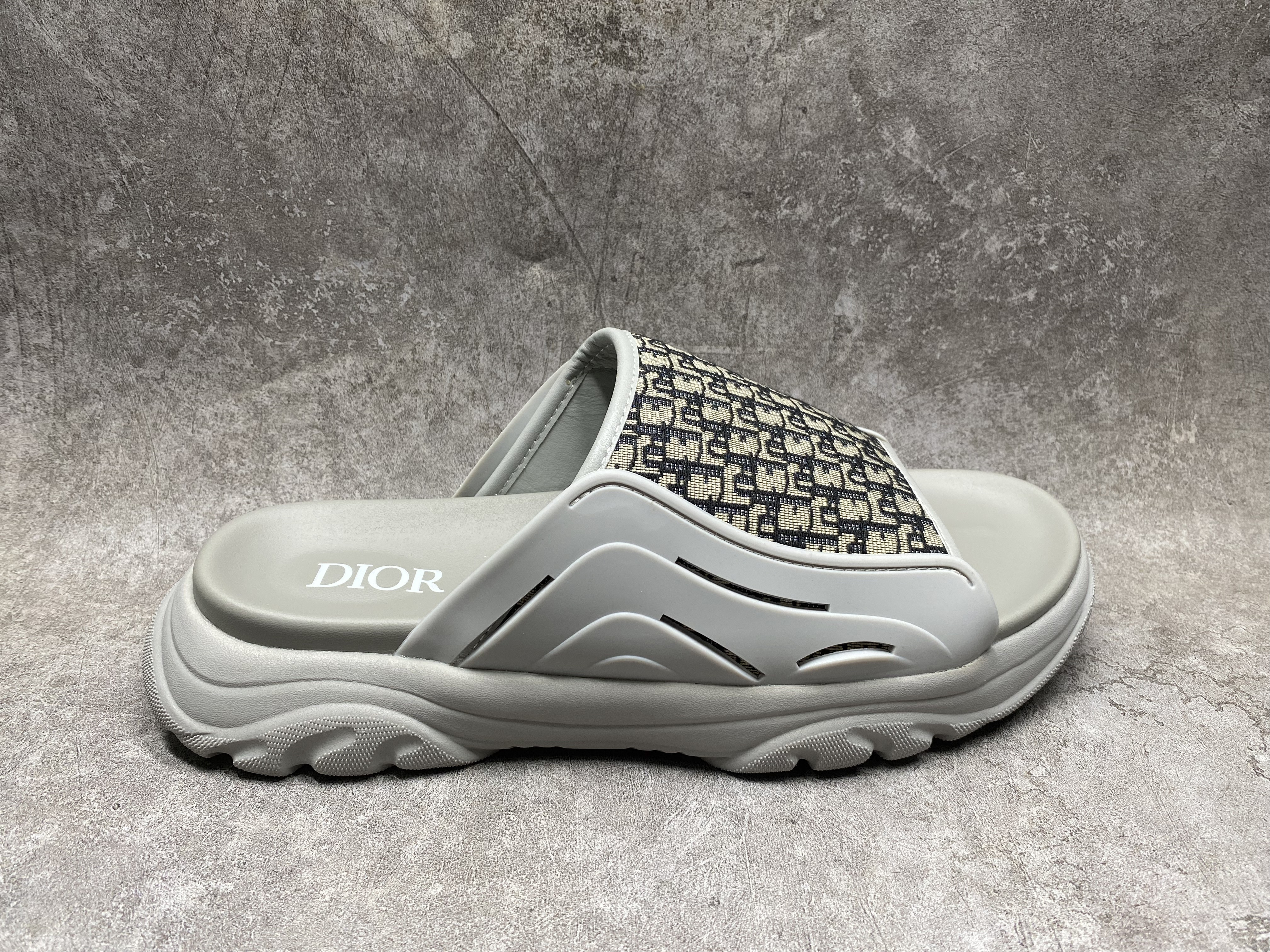 ua D*or sandal