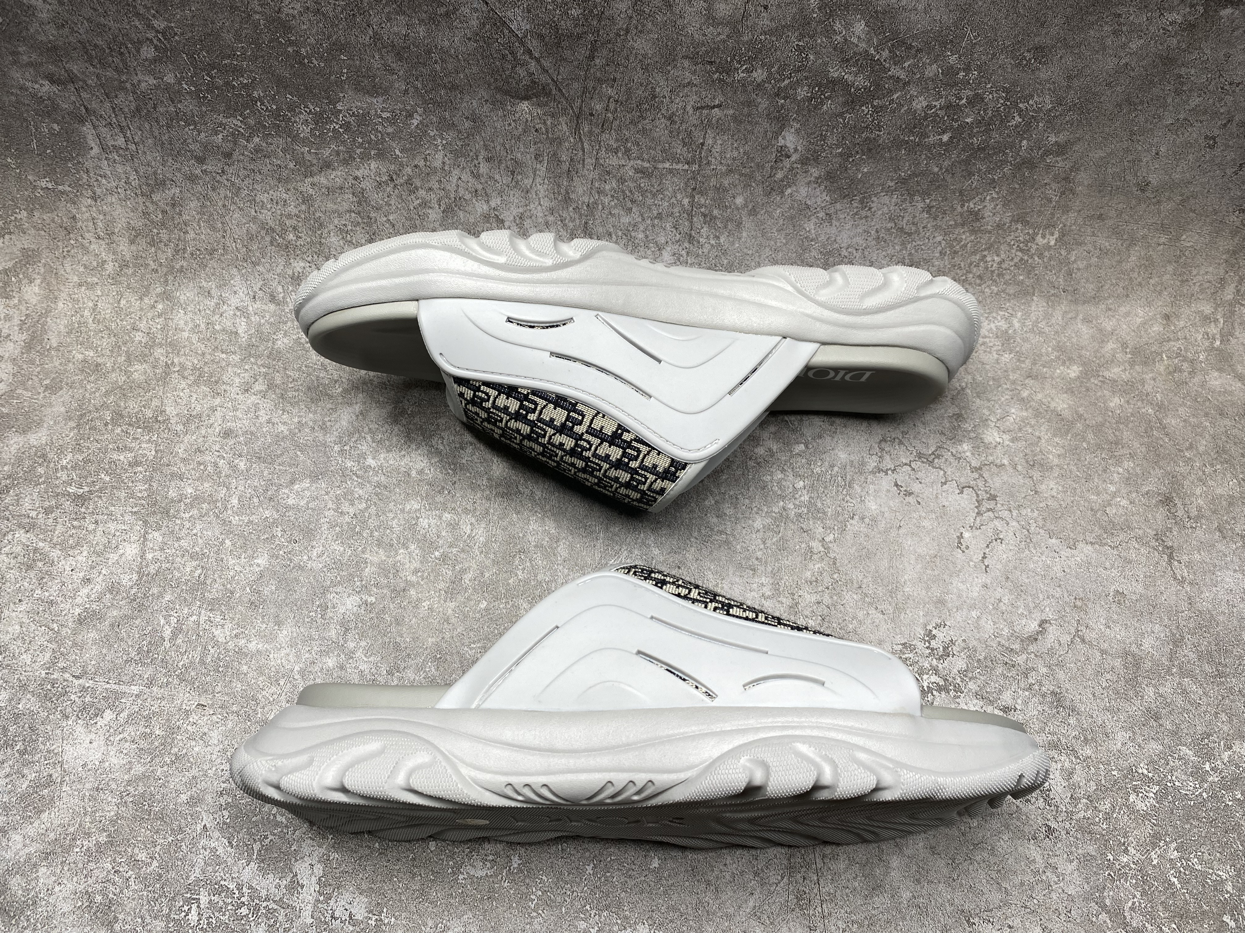 ua D*or sandal