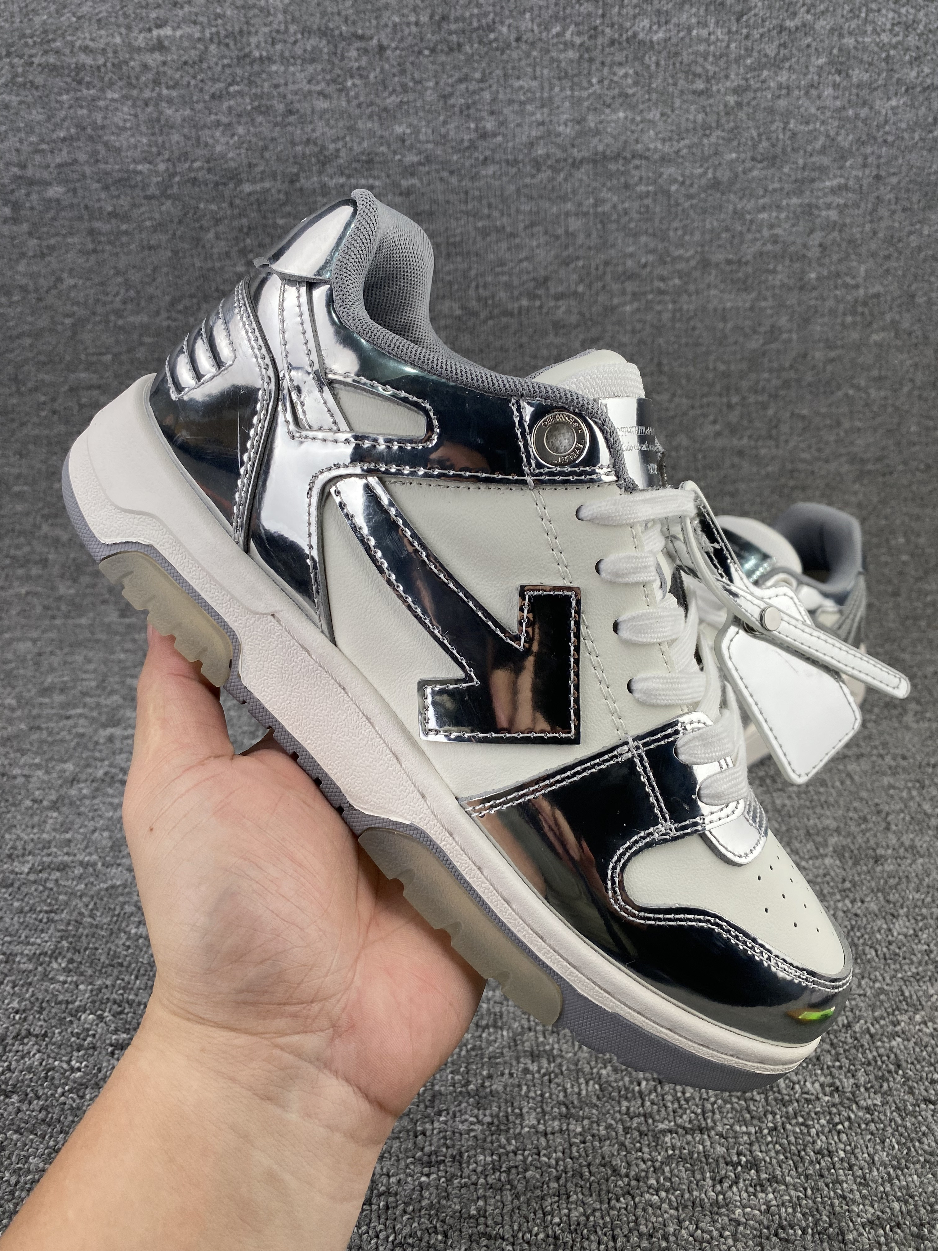 UA OFF-WHITE OUT OF OFFICE LOW