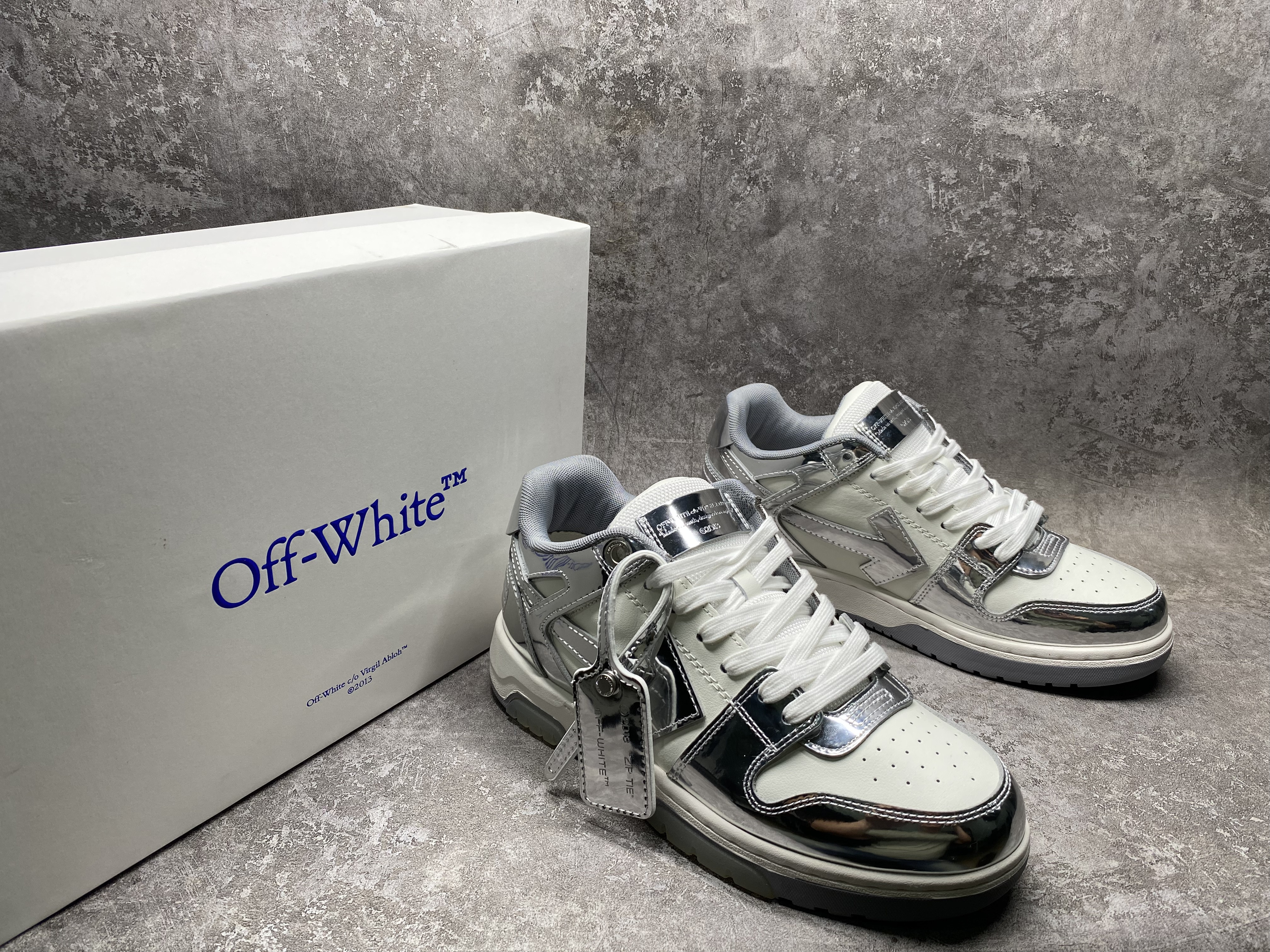 UA OFF-WHITE OUT OF OFFICE LOW