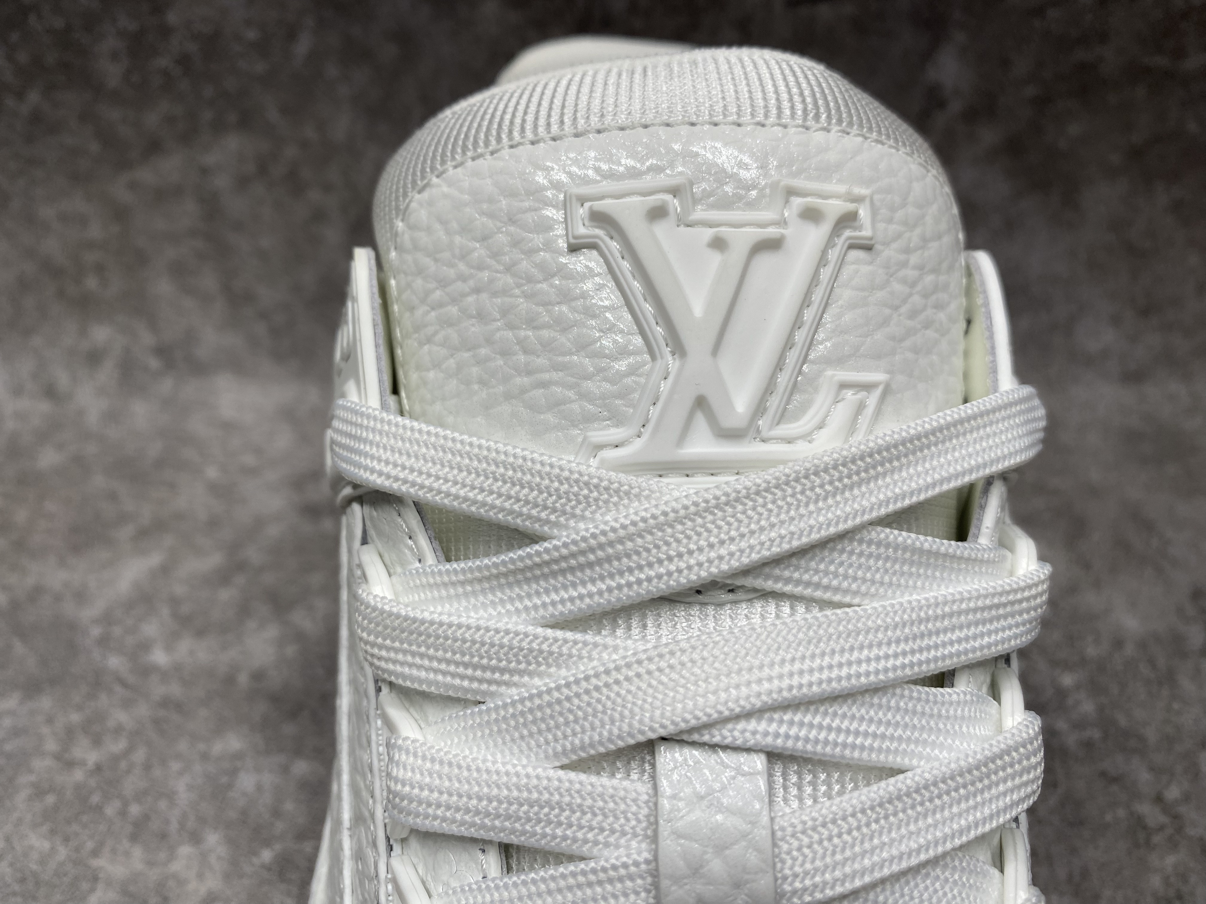 UA LV trainer Sneakers