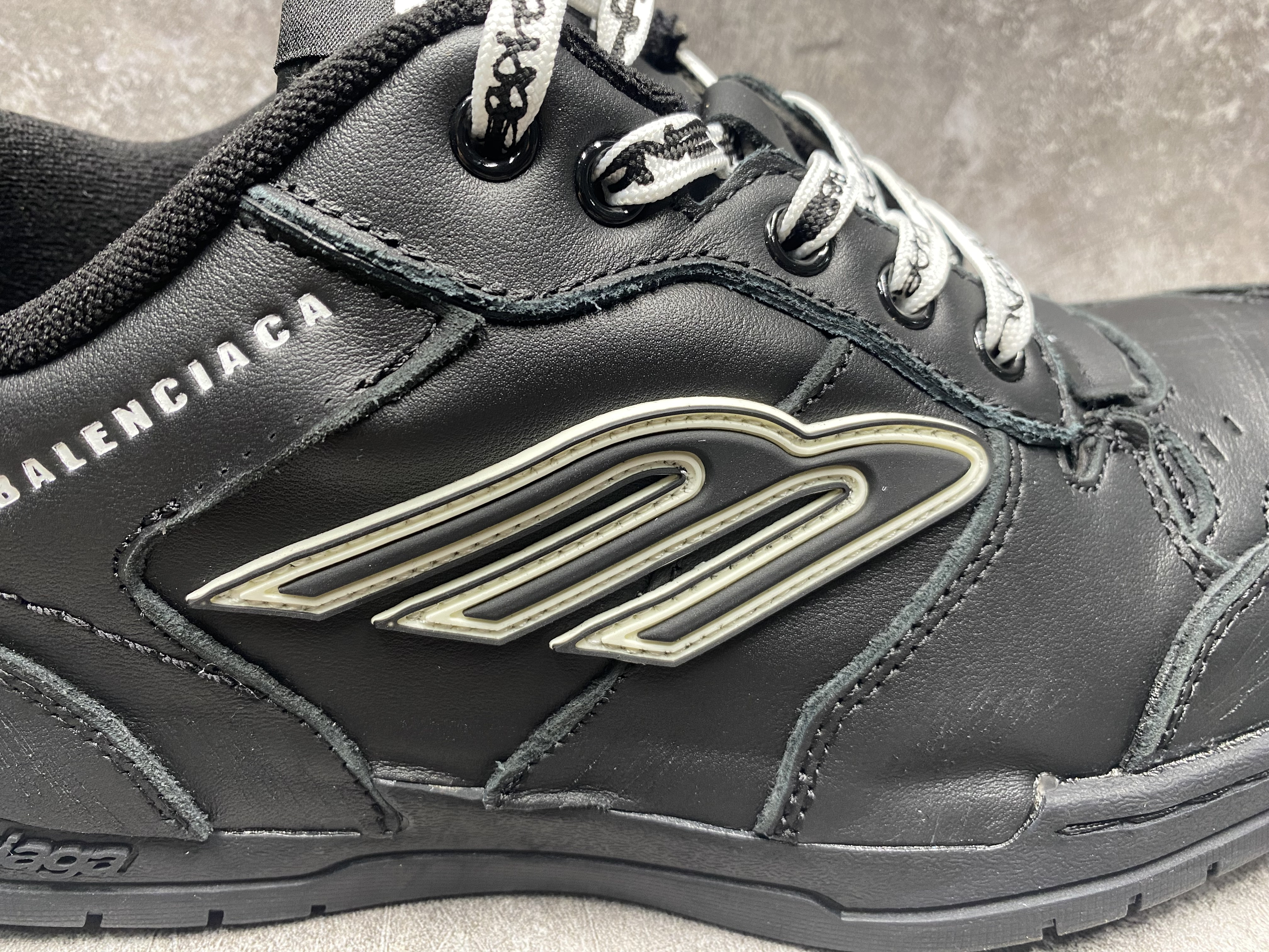 ua Ba*len*cia*ga hamptons worn-out sneaker in black(run one size large)