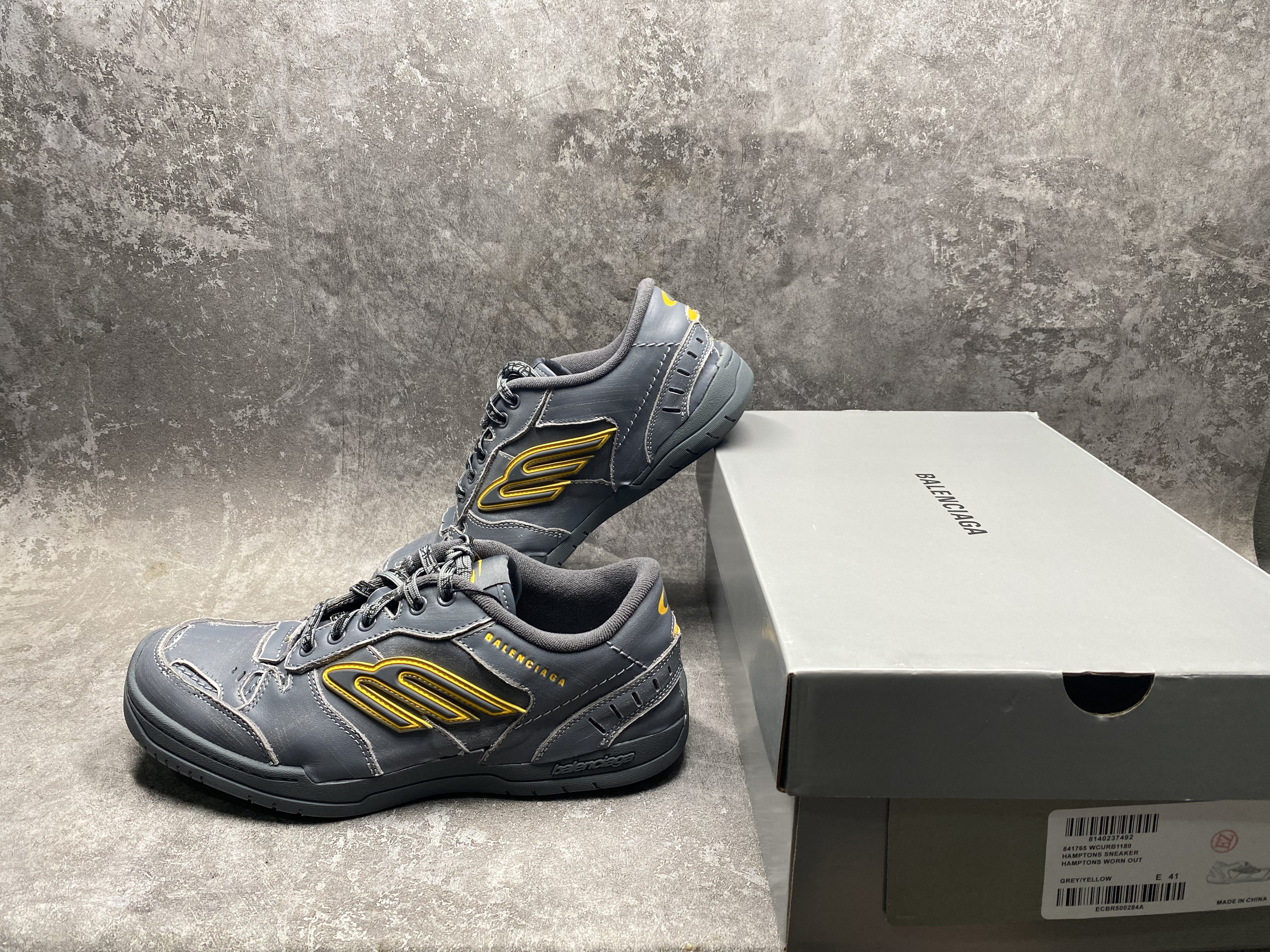 ua Ba*len*cia*ga hamptons worn-out sneaker in grey/yellow(run one size large)