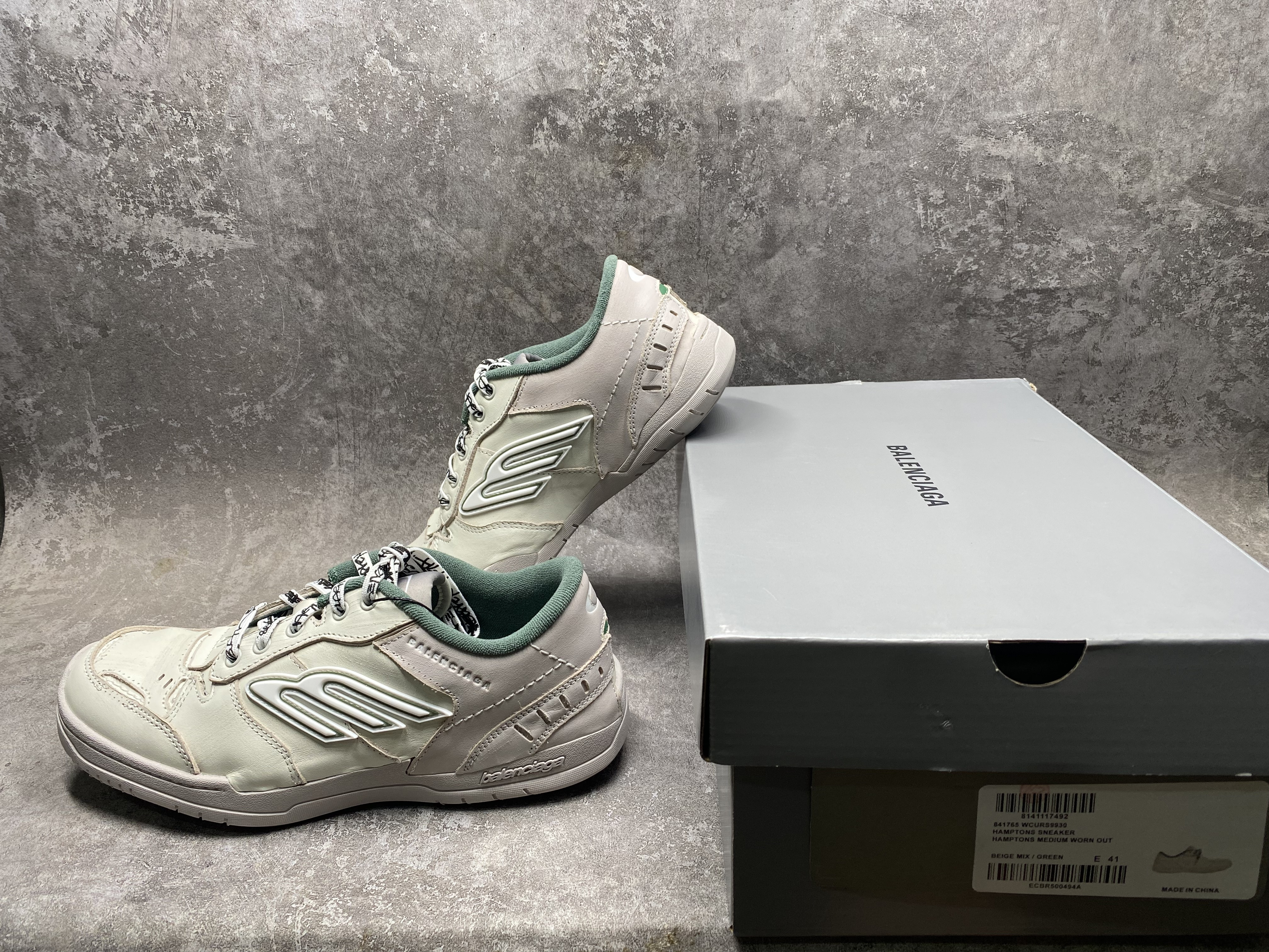 ua Ba*len*cia*ga hamptons worn-out sneaker (run one size large)