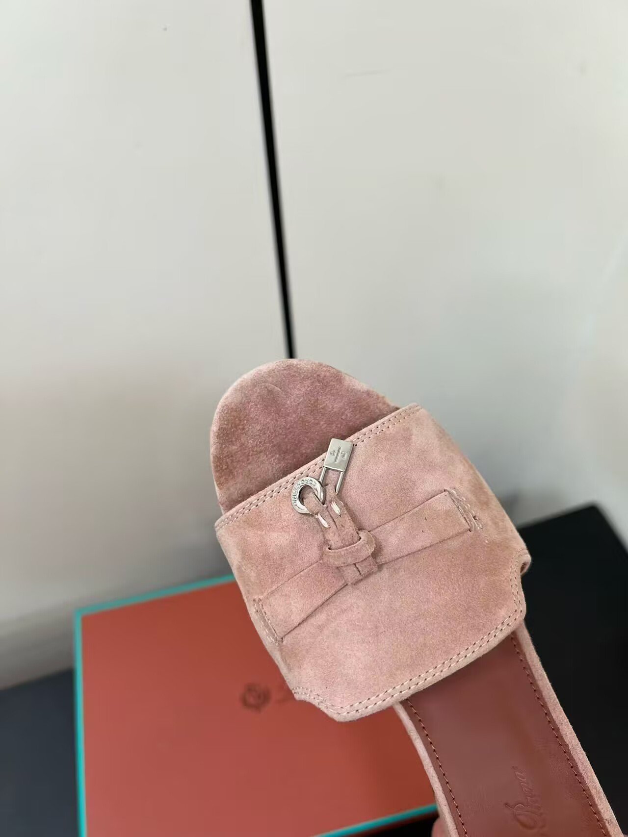 ua L**o p*ana summer charms sandal