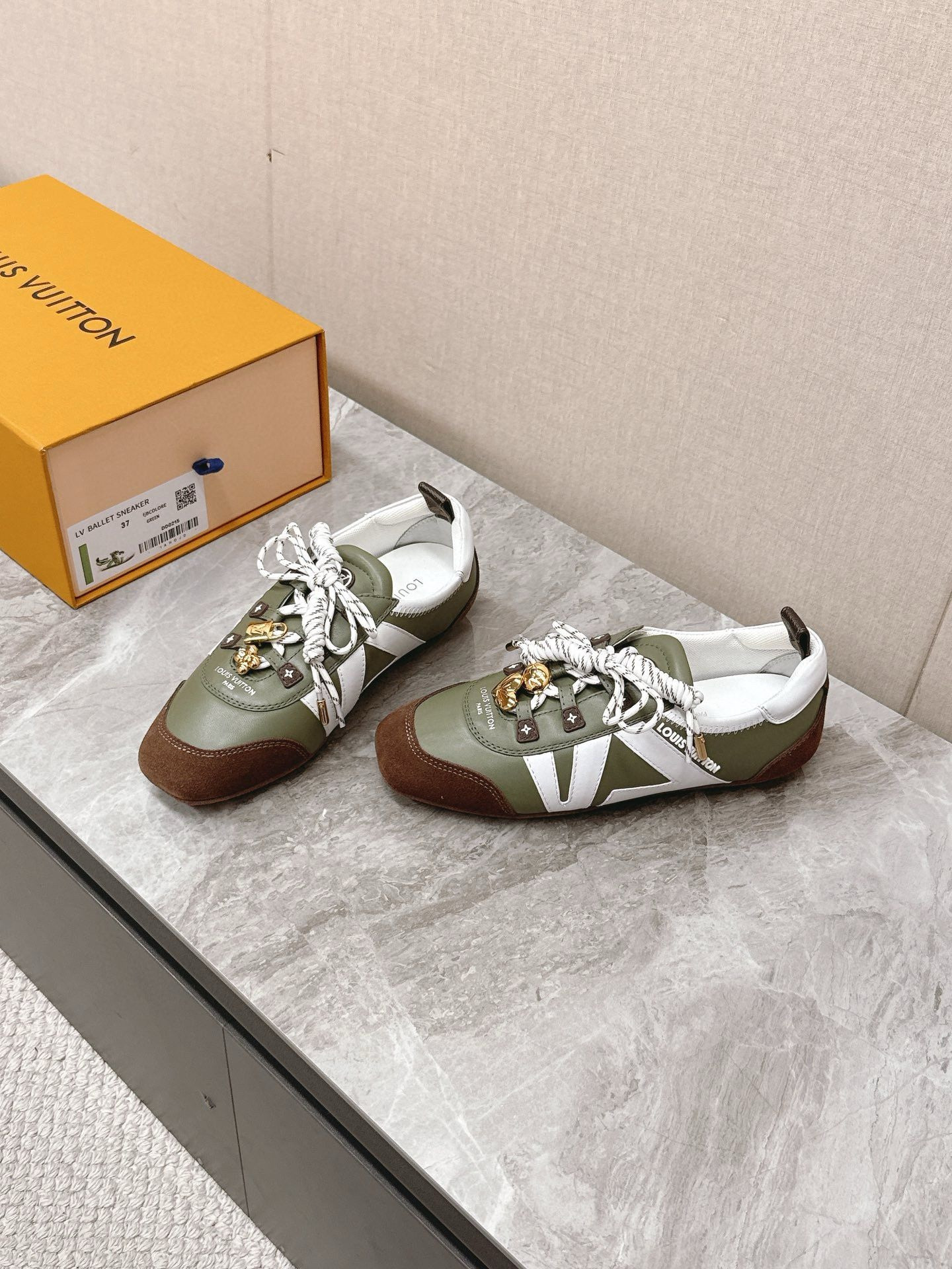 UA LV Sneaker