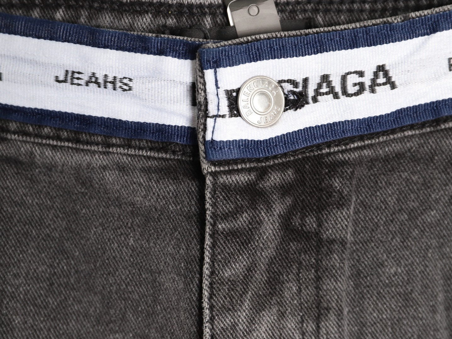 Ba*len*cia*ga jeans