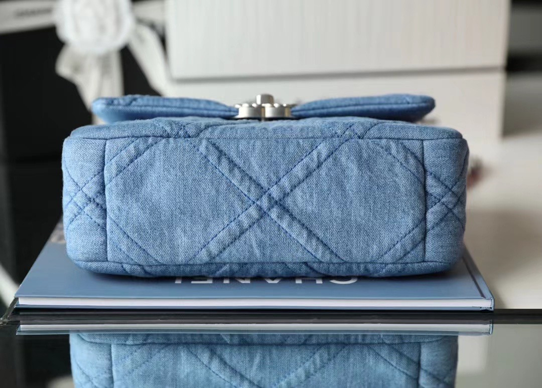 Ch*el denim quilted medium 19 bag 30cm