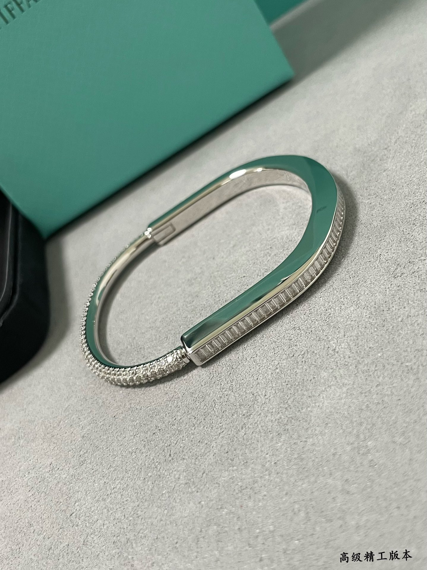 t*f*ny & co. t lock square Di*m*nd bracelet