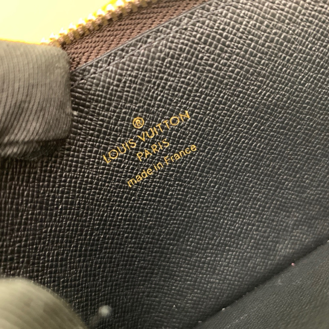 LV M69431 Card Holder