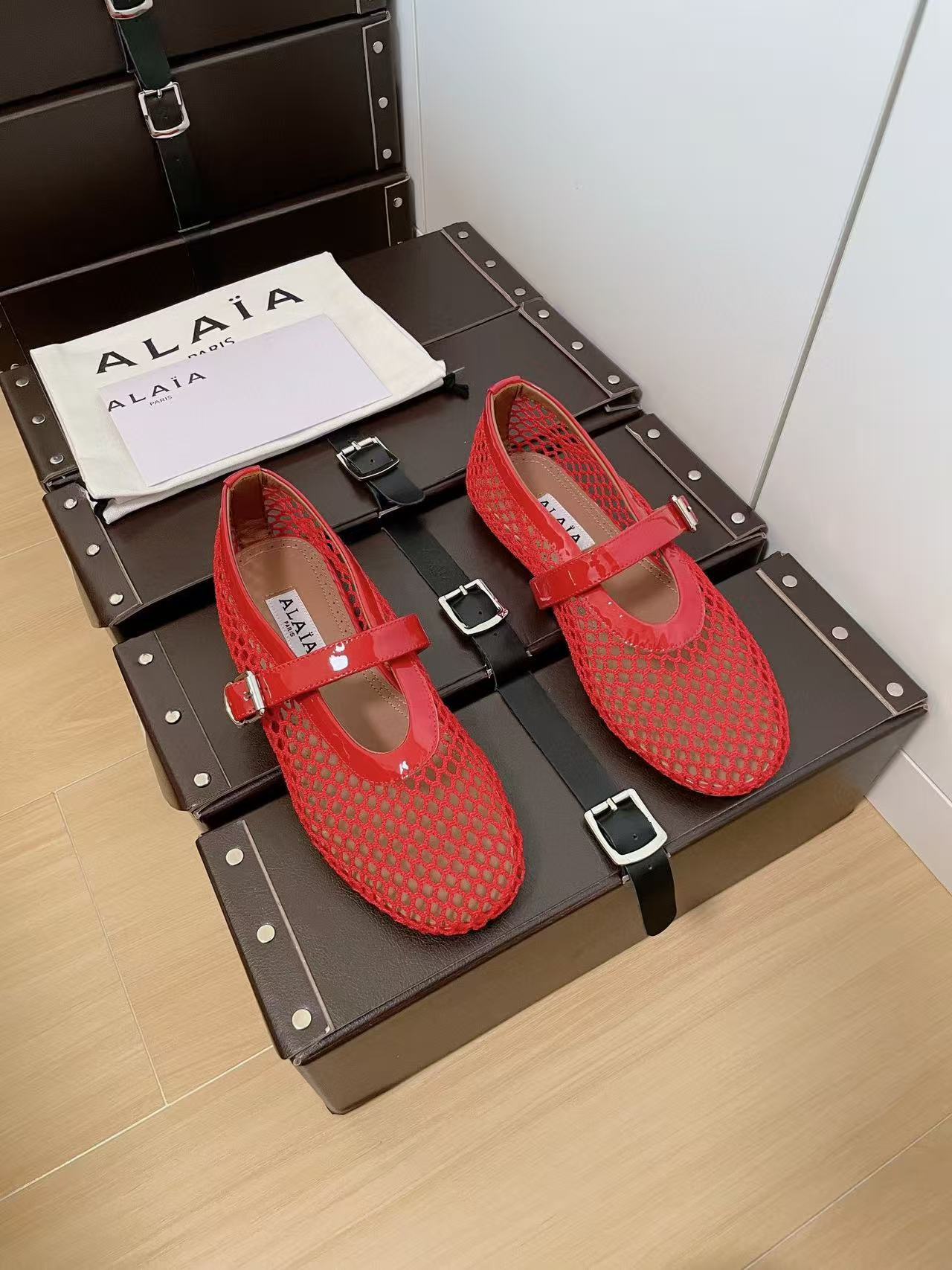 UA ALAÏA BALLET FLATS IN FISHNET