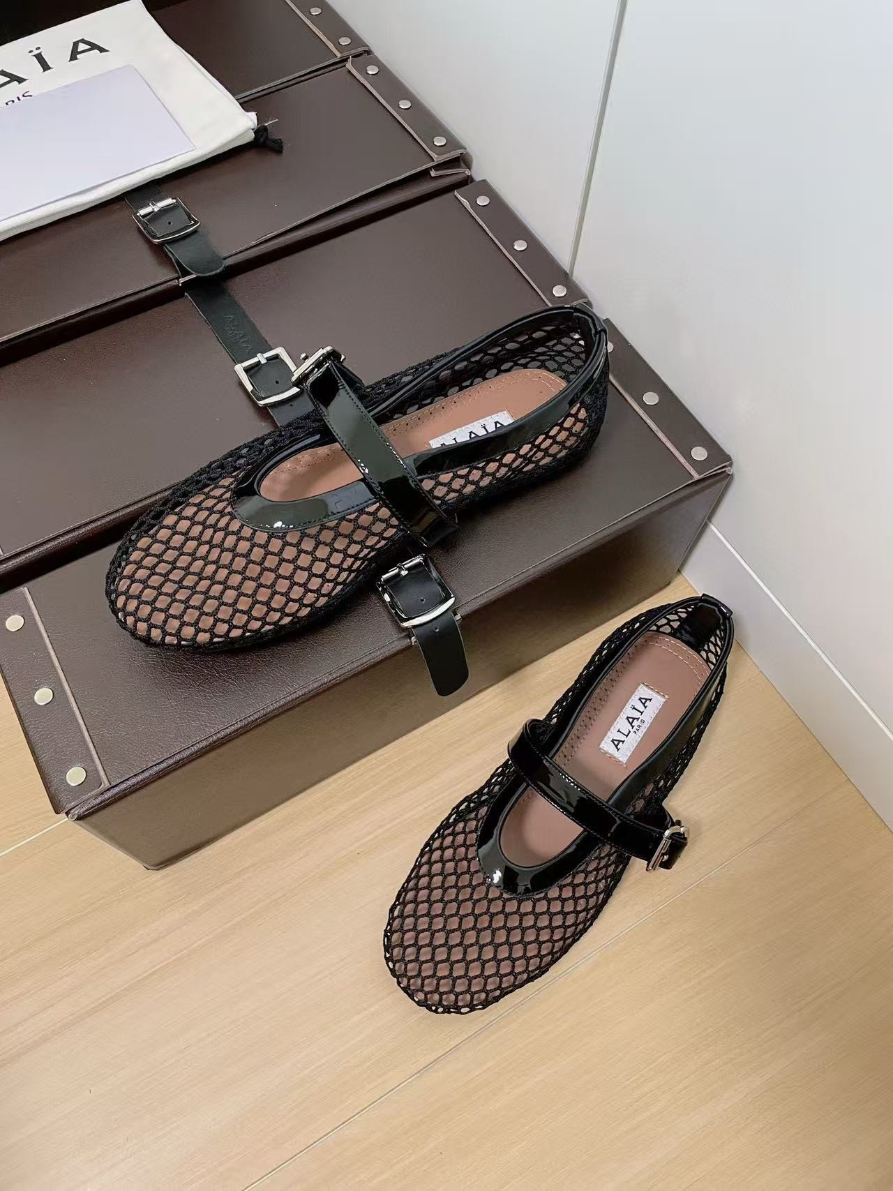 UA ALAÏA BALLET FLATS IN FISHNET