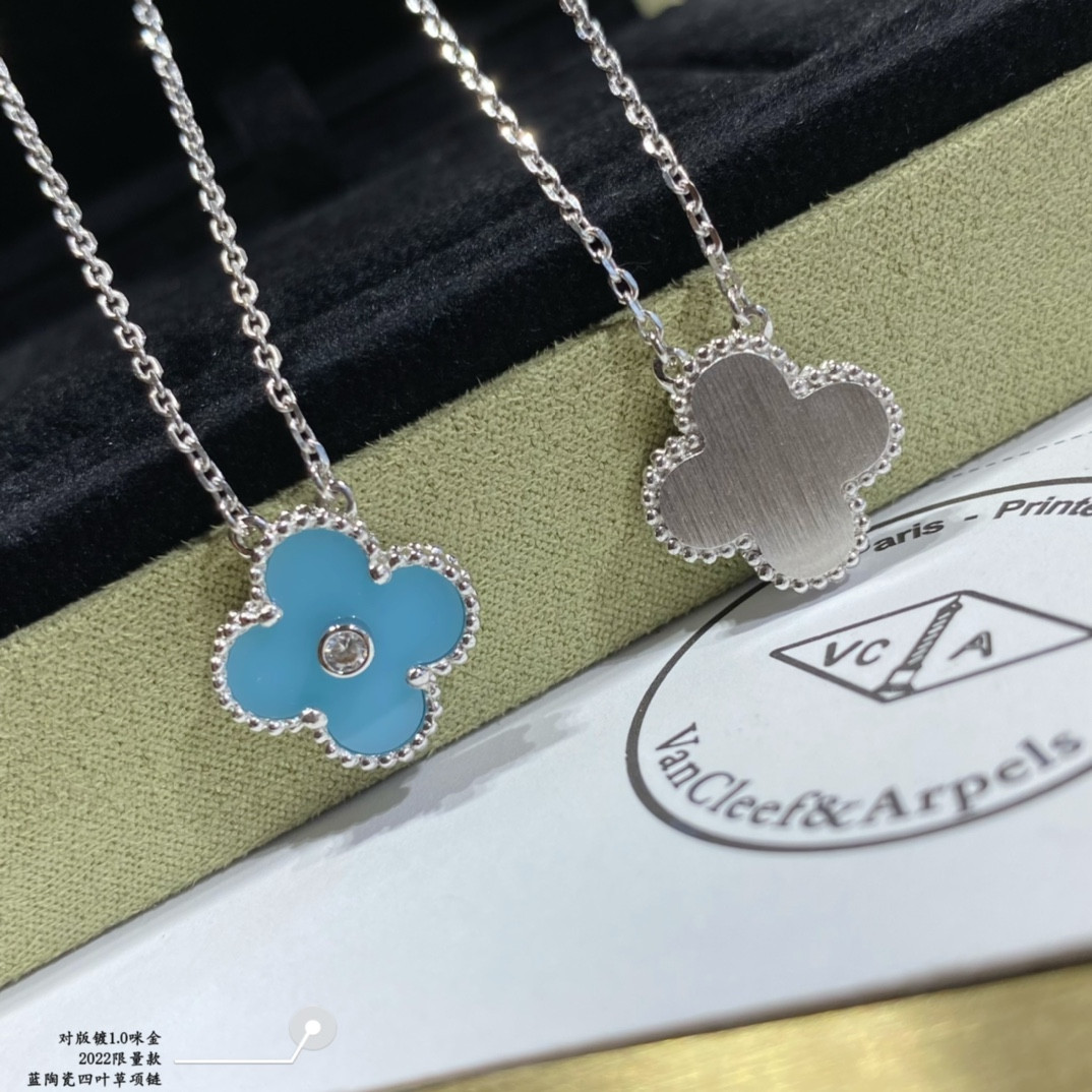 V*N CL*F & arpels medium classic four leaf clover necklace diameter approx 1.5cm chain length approx 40+5cm