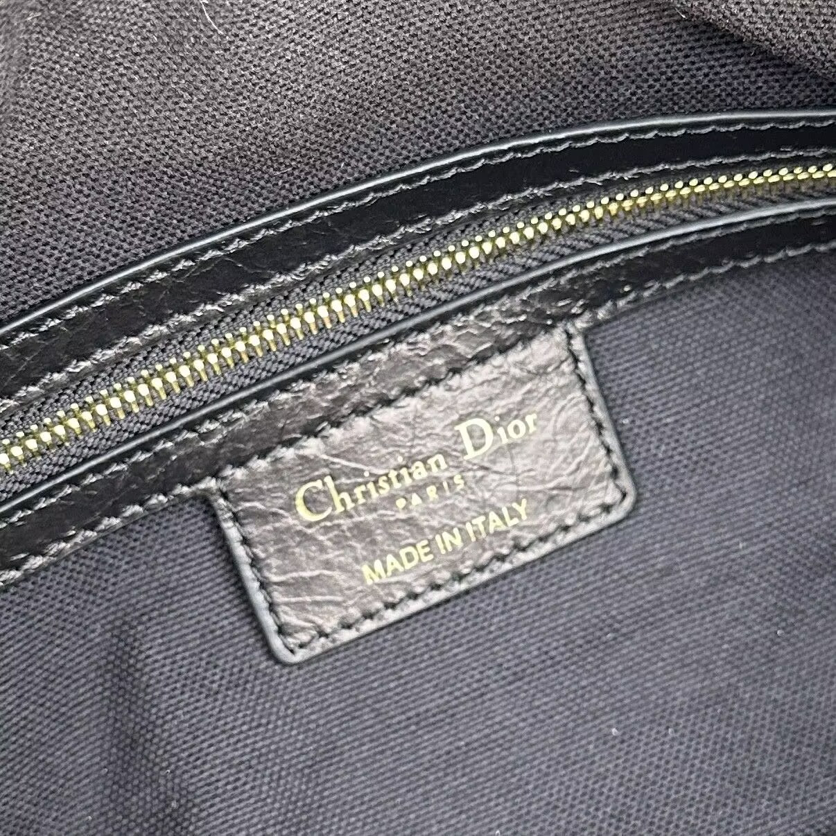 D*or small d-journey bag in crinkled calfskin 25.5 x 14.5 x 14 cm