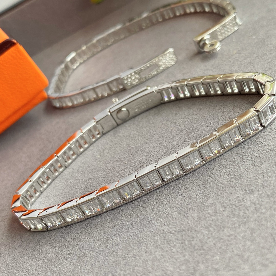H**me5 button trapezoid di*m*nd bracelet