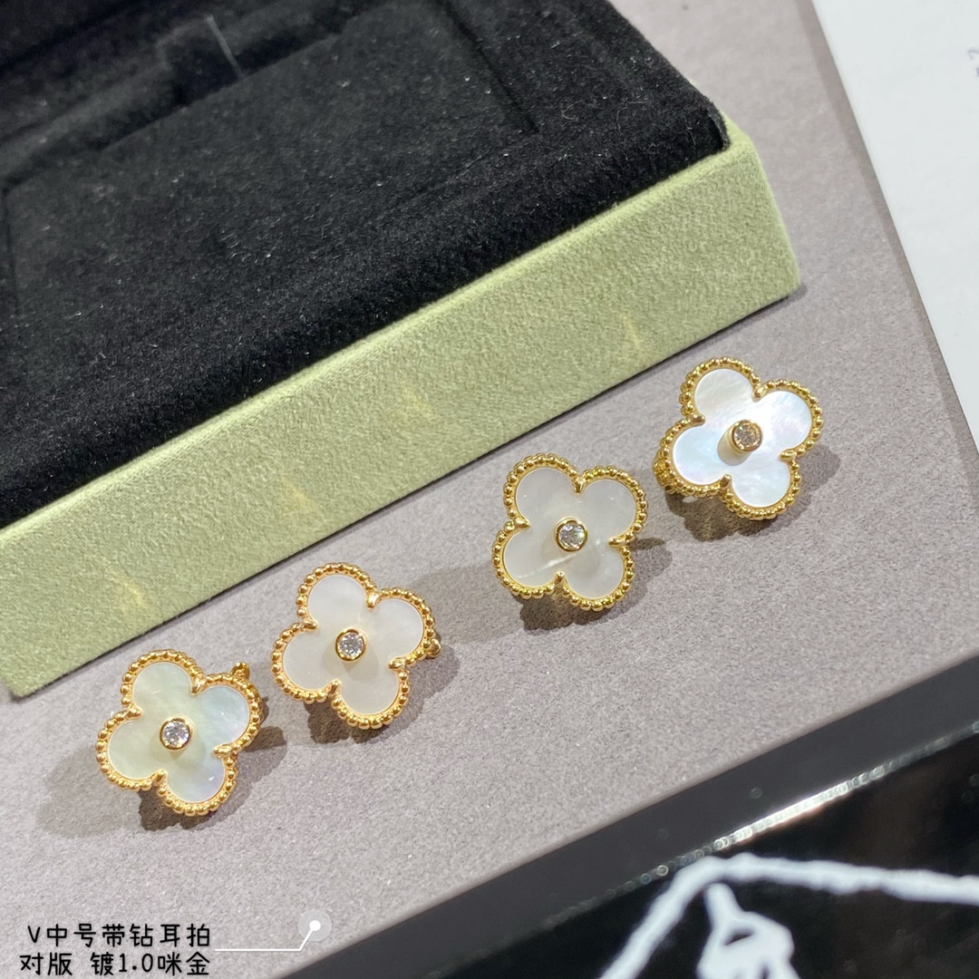 v*n cl*f & arpels four-leaf clover with Di*m*nd earrings
