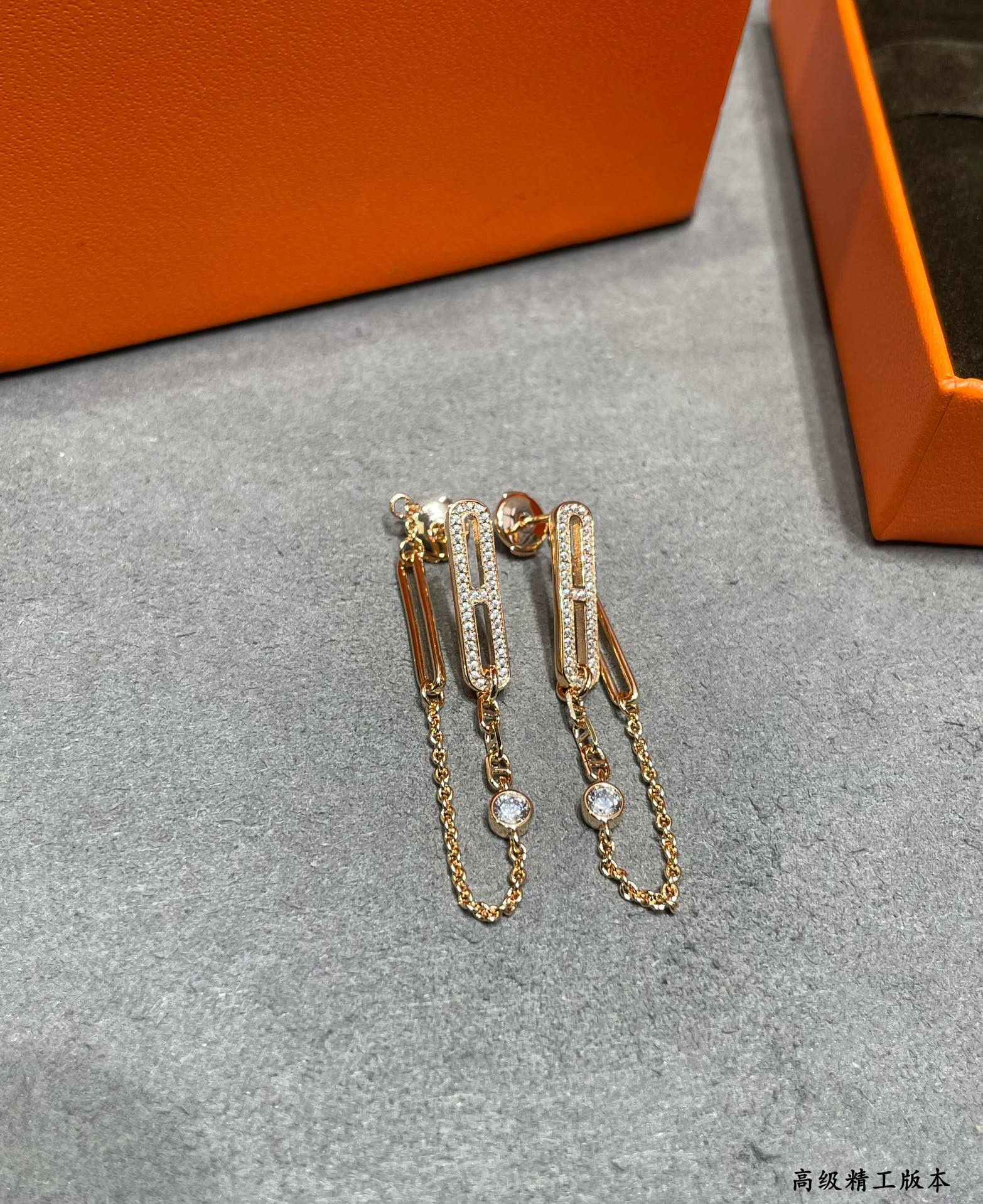 H**me5 fully di*m*nd-encrusted h chain stud earrings