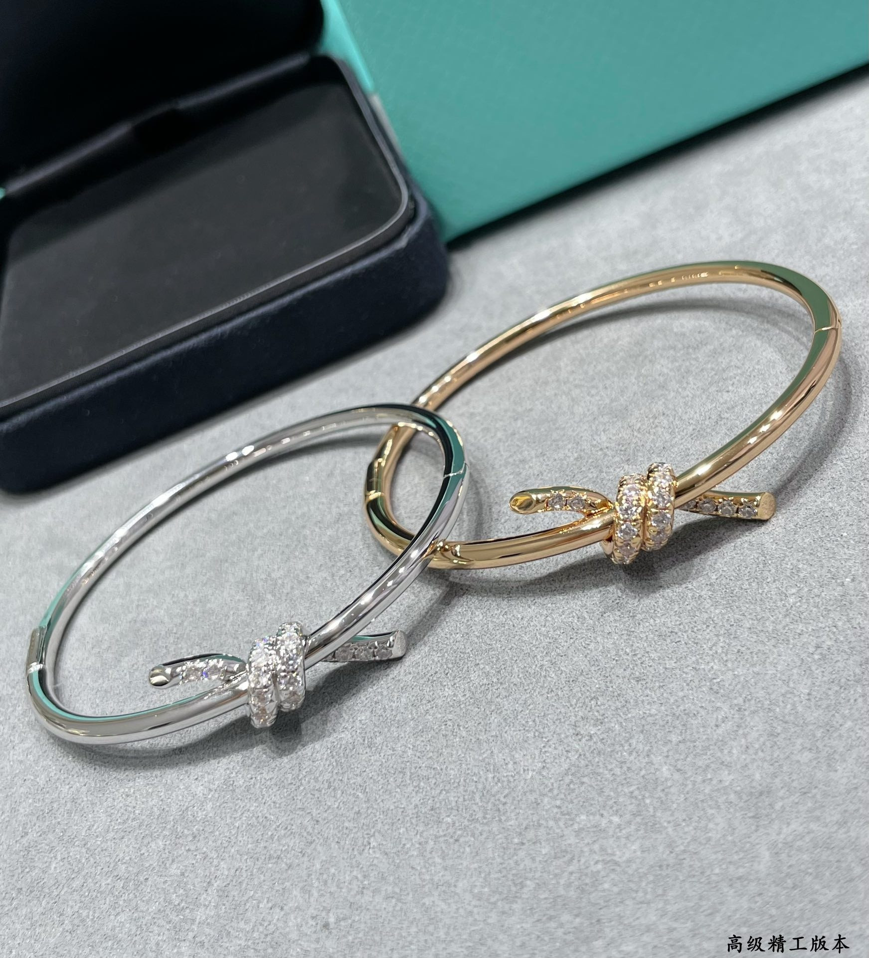t*f*ny & co. knot Di*m*nd half circle bracelet