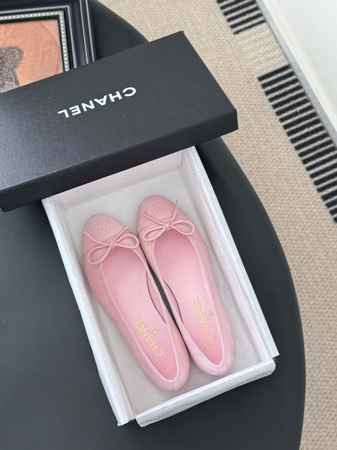 ua Ch*el ballet flats