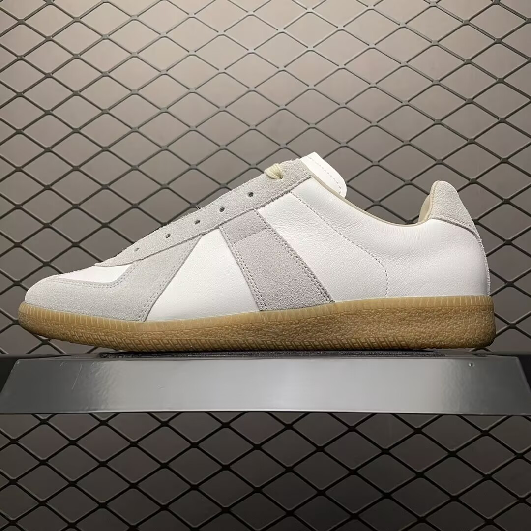 ua ma*s*n Ma*i*la replica sneakers white grey