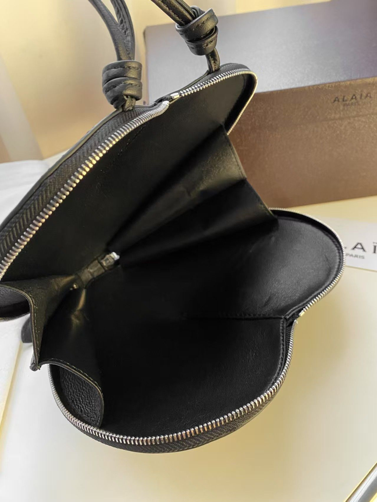 ALAÏA Le Coeur Heart Bag 18.5x20.5x5cm