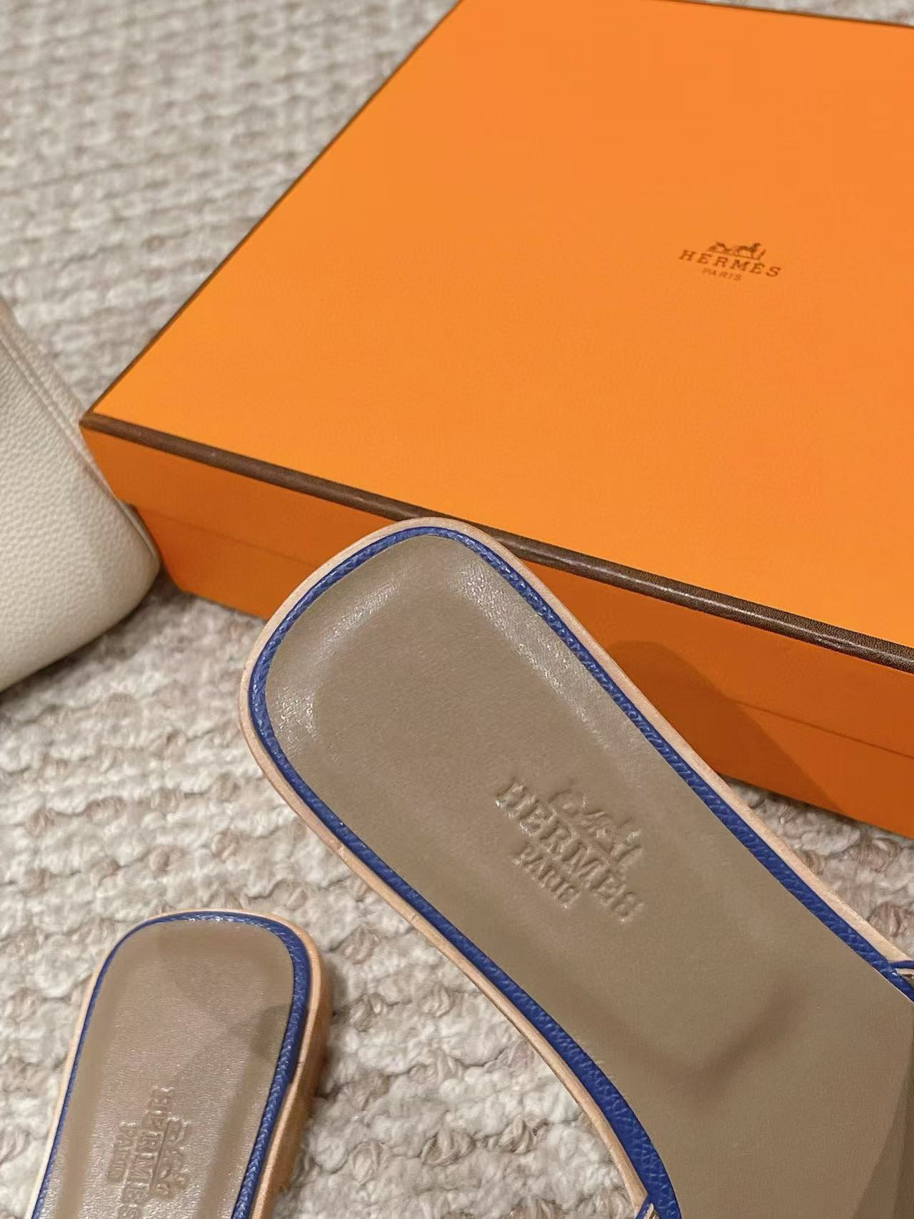 ua H**me5 oran sandal