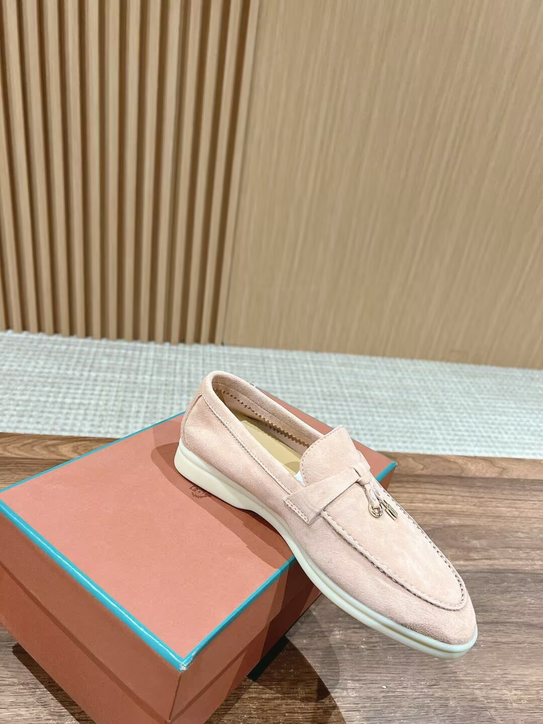 ua L**o p*ana summer charms walk loafers