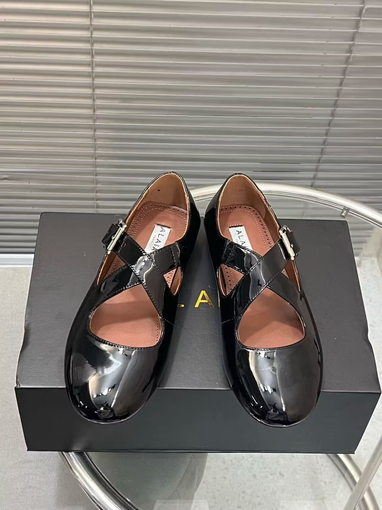 UA ALAÏA CRISS CROSS BALLET FLATS