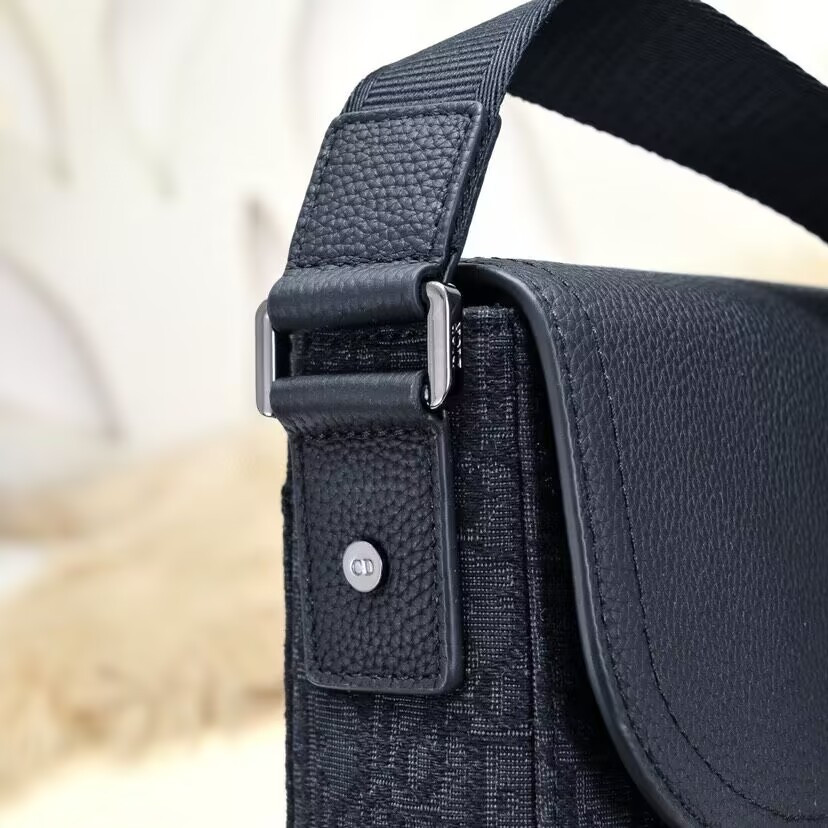 D*or saddle messenger bag with flap 23 x18 x6cm