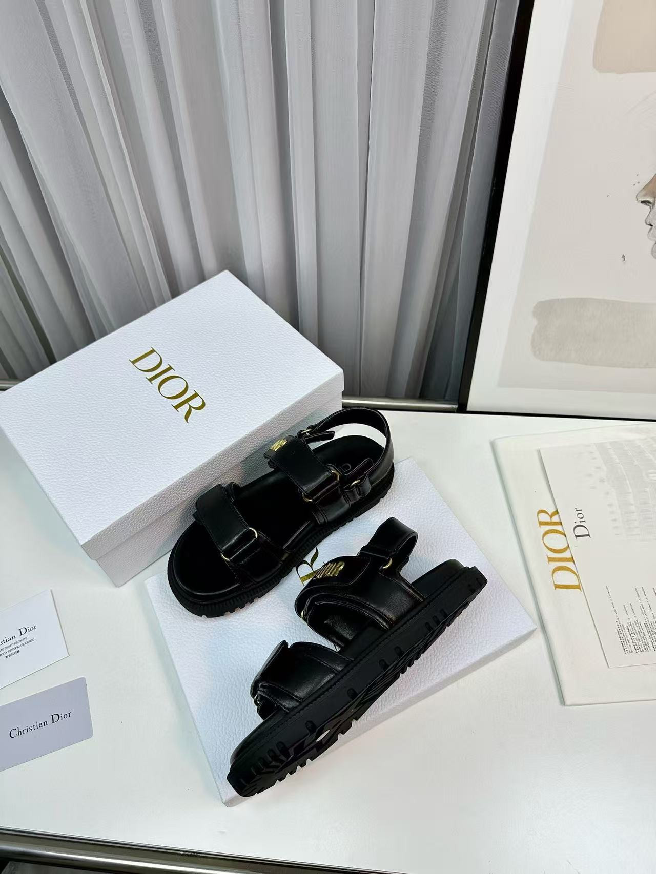 ua D*or D*oract sandal