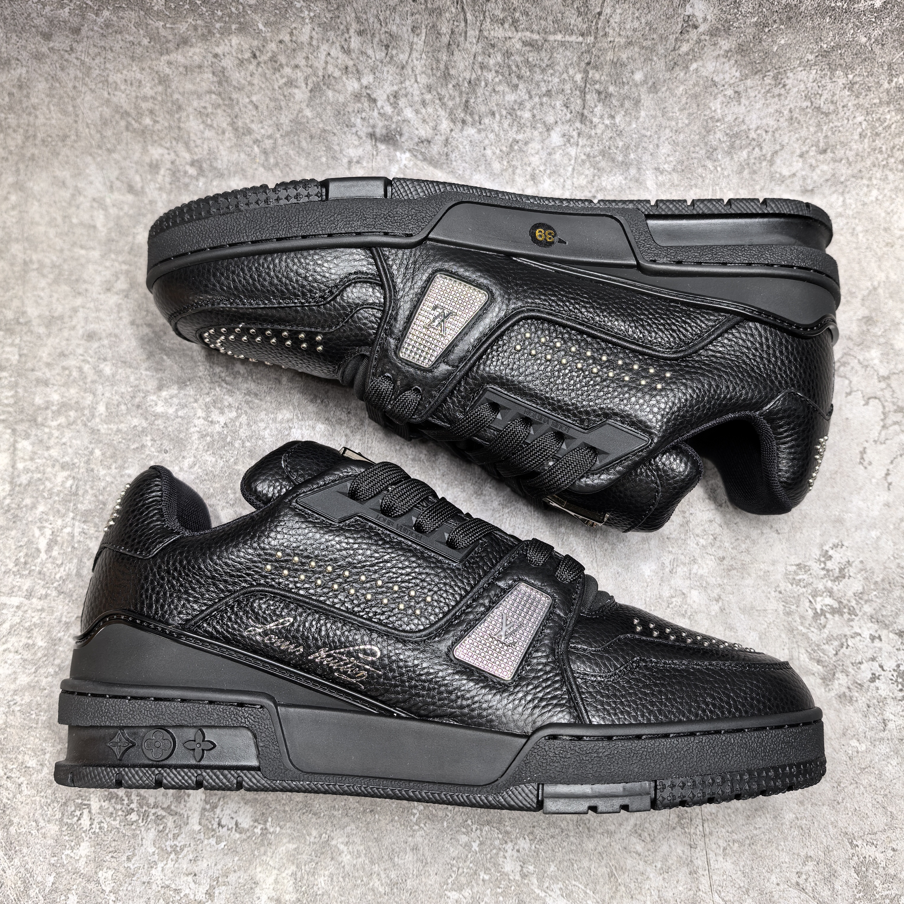 UA LV Trainer Sneaker