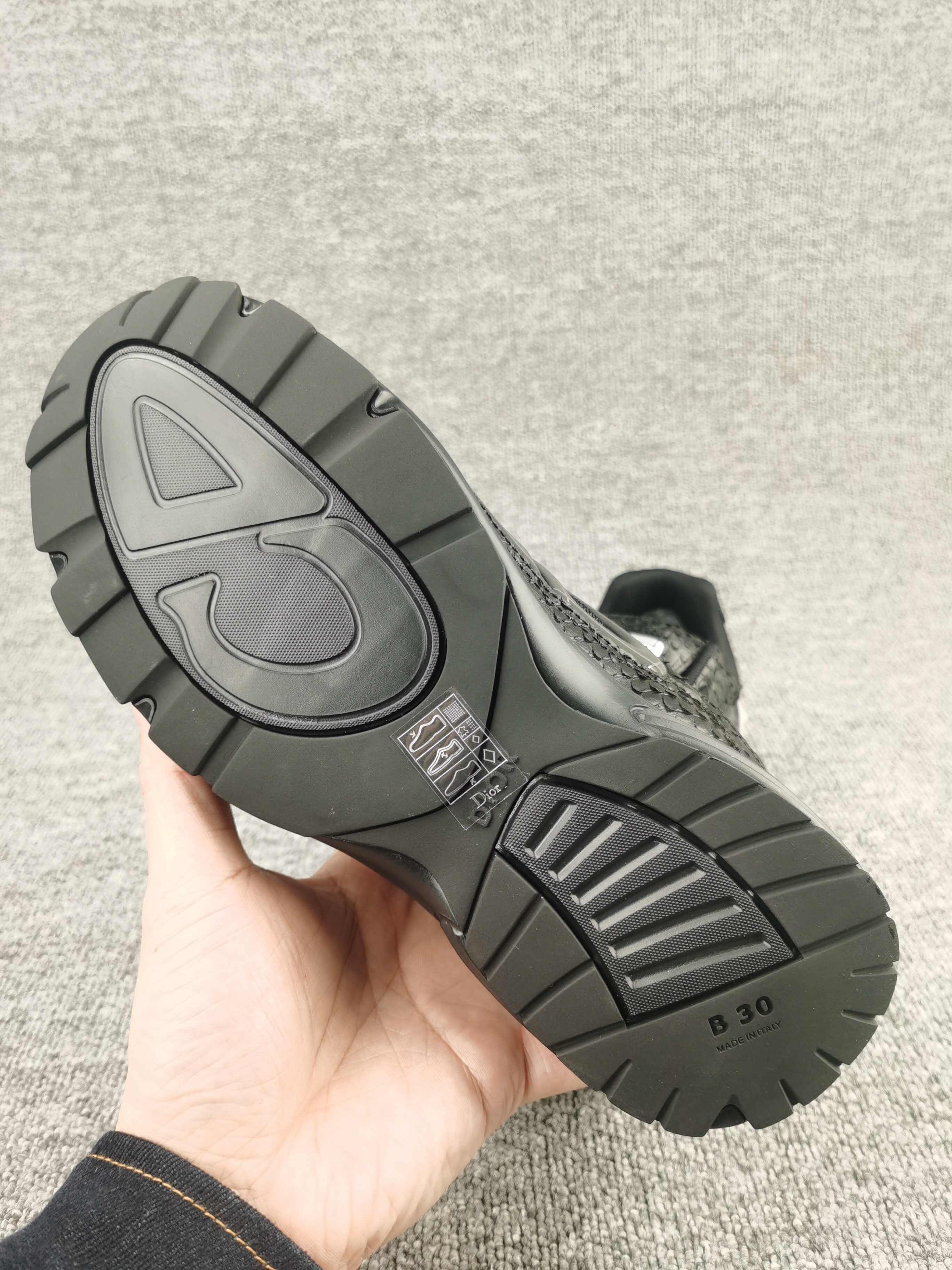 ua D*or b30