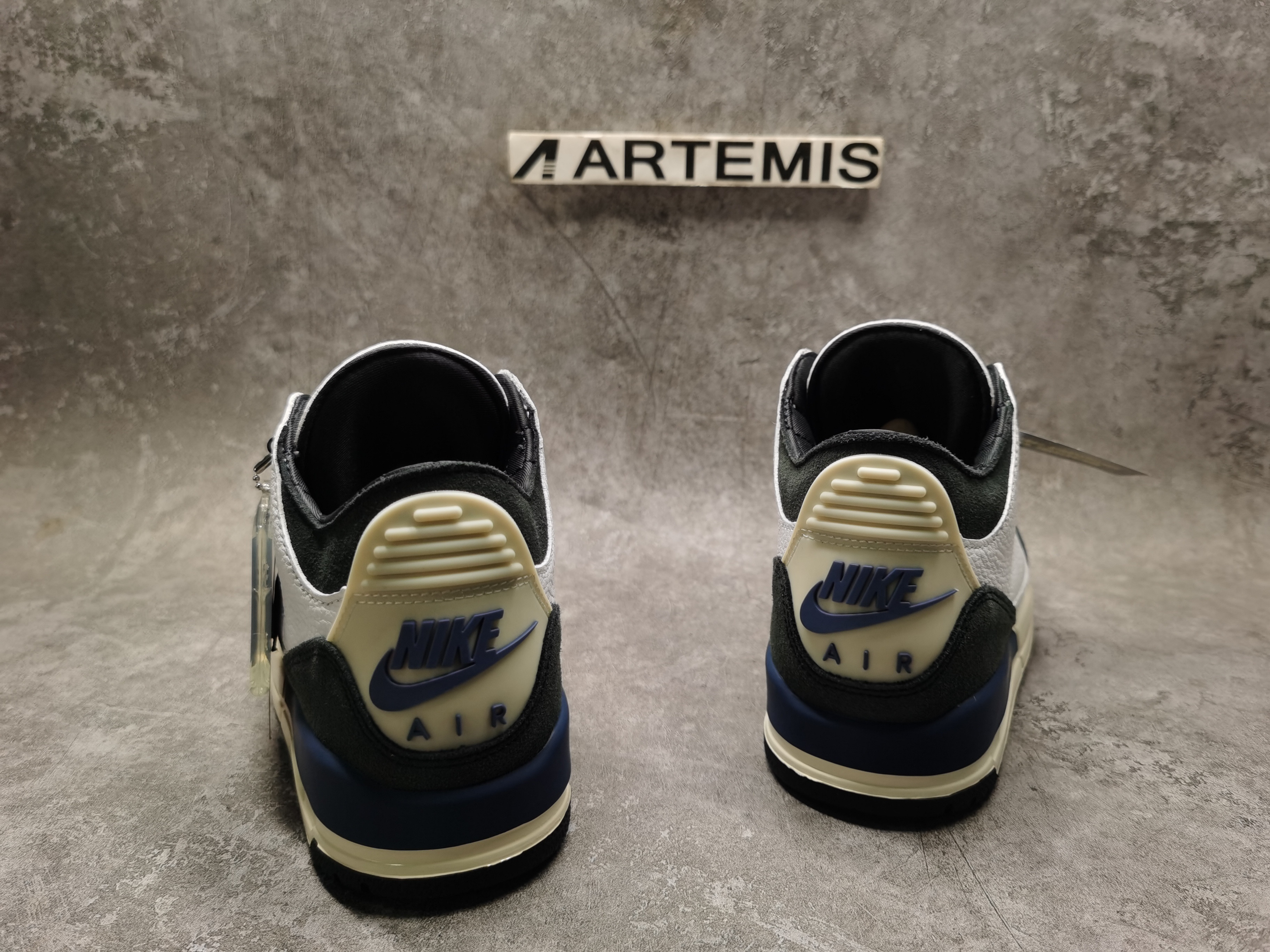 UA Jordan 3 Retro OG SP
