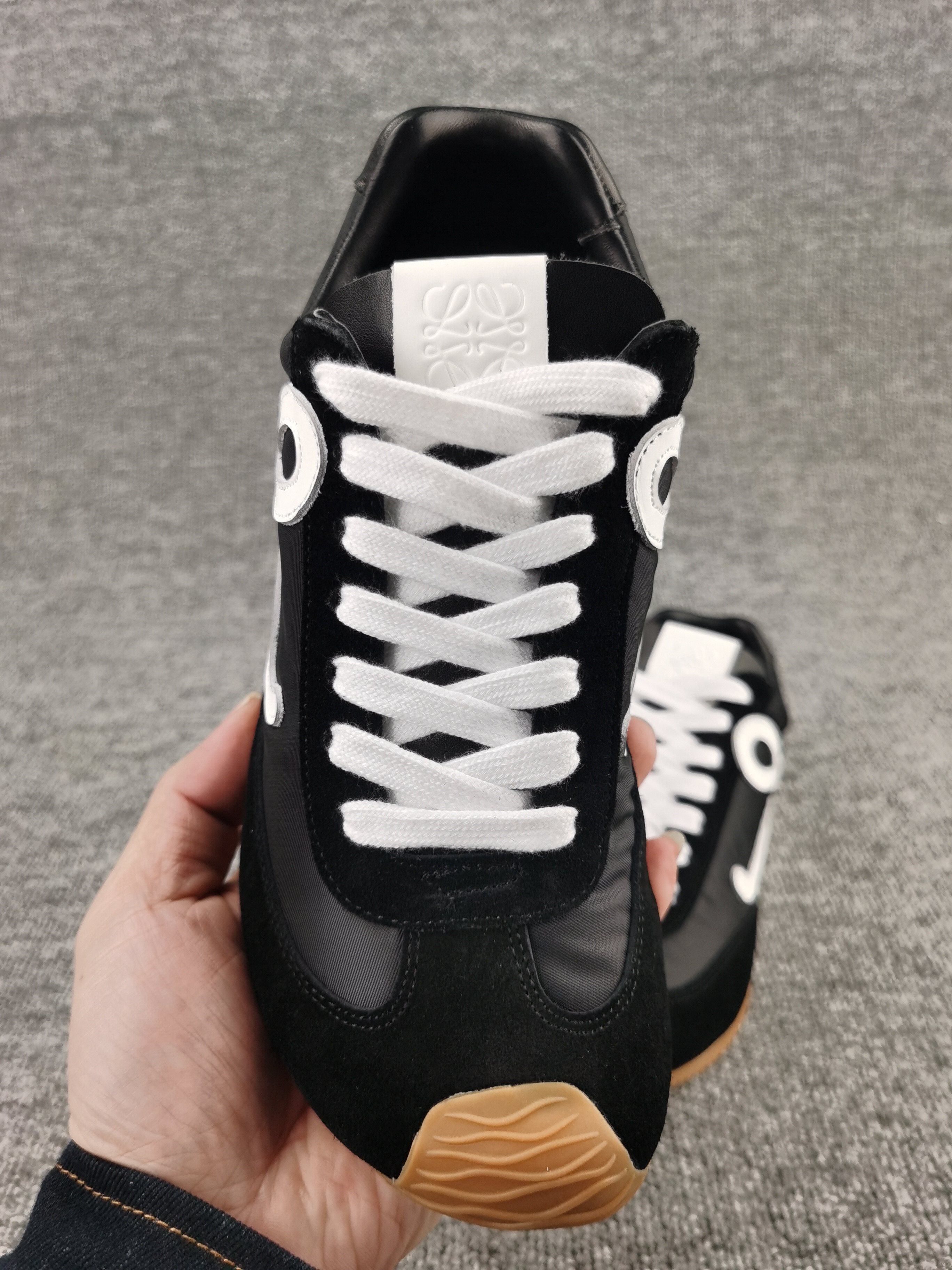 ua L0ew* sneakers
