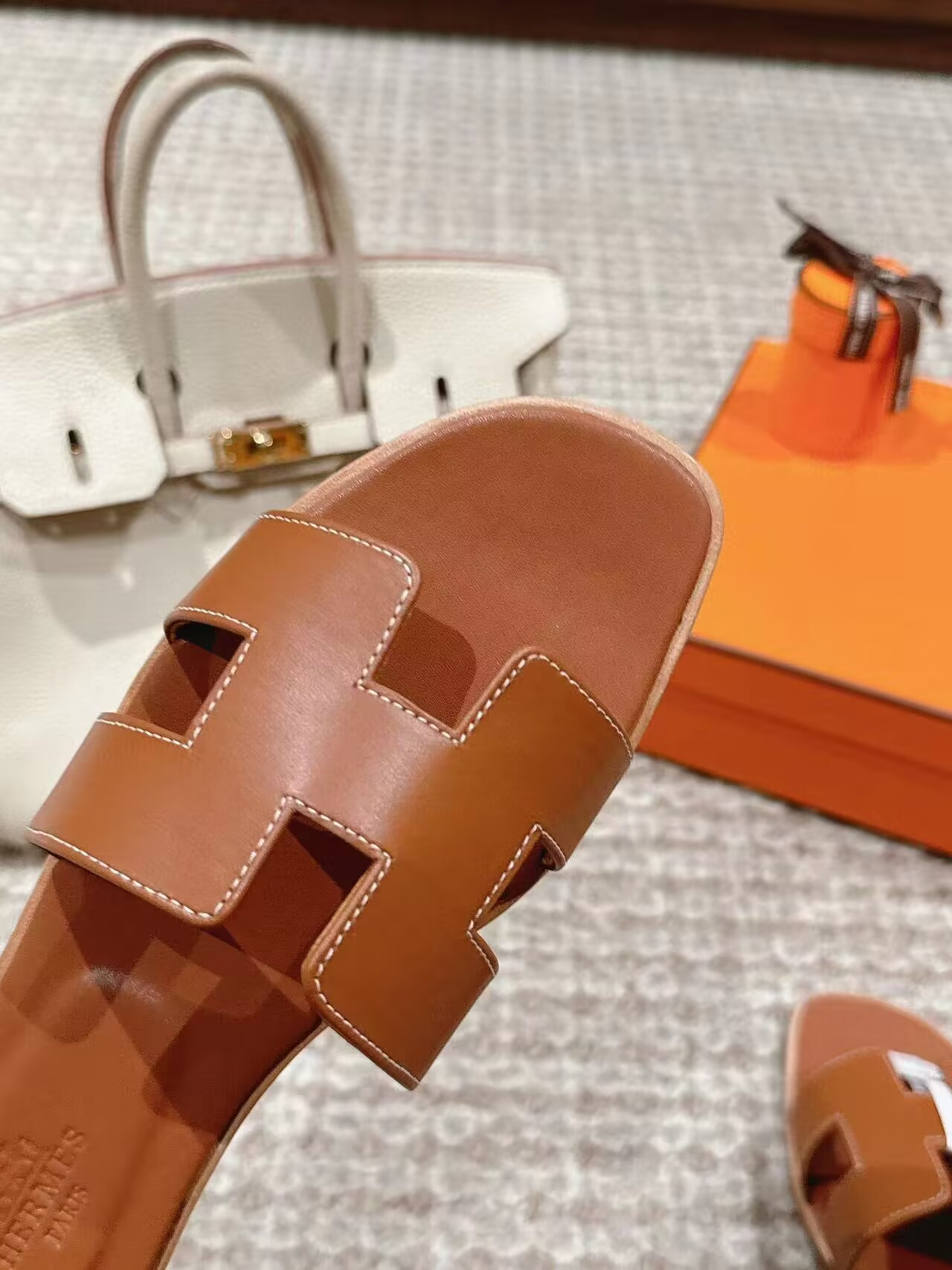 ua H**me5 oran sandal
