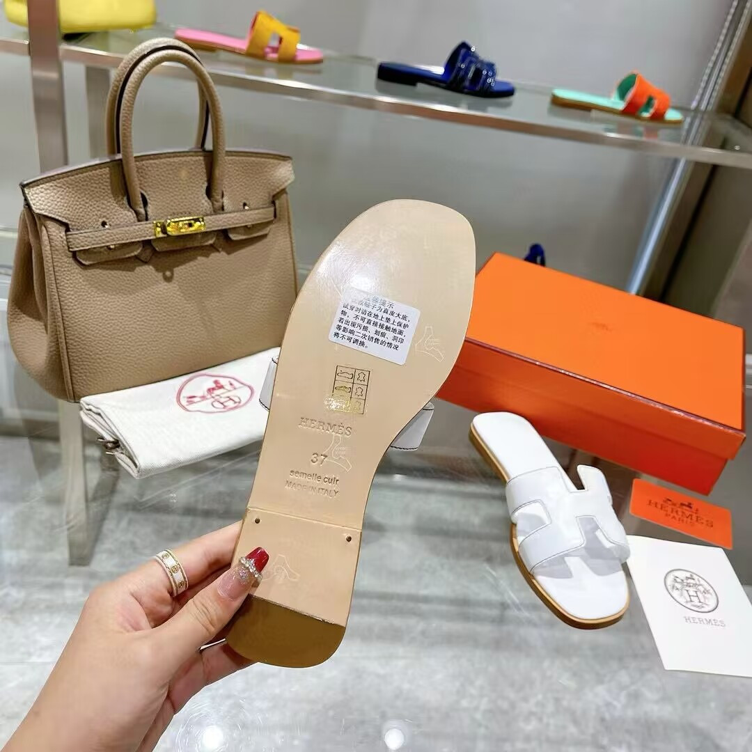 ua H**me5 oran sandal
