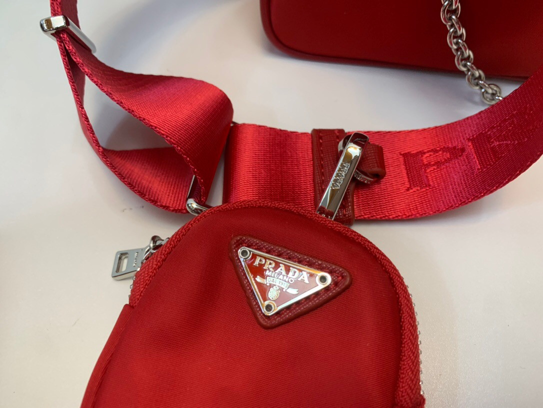 Pra*a re-edition 2005 re-nylon bag red