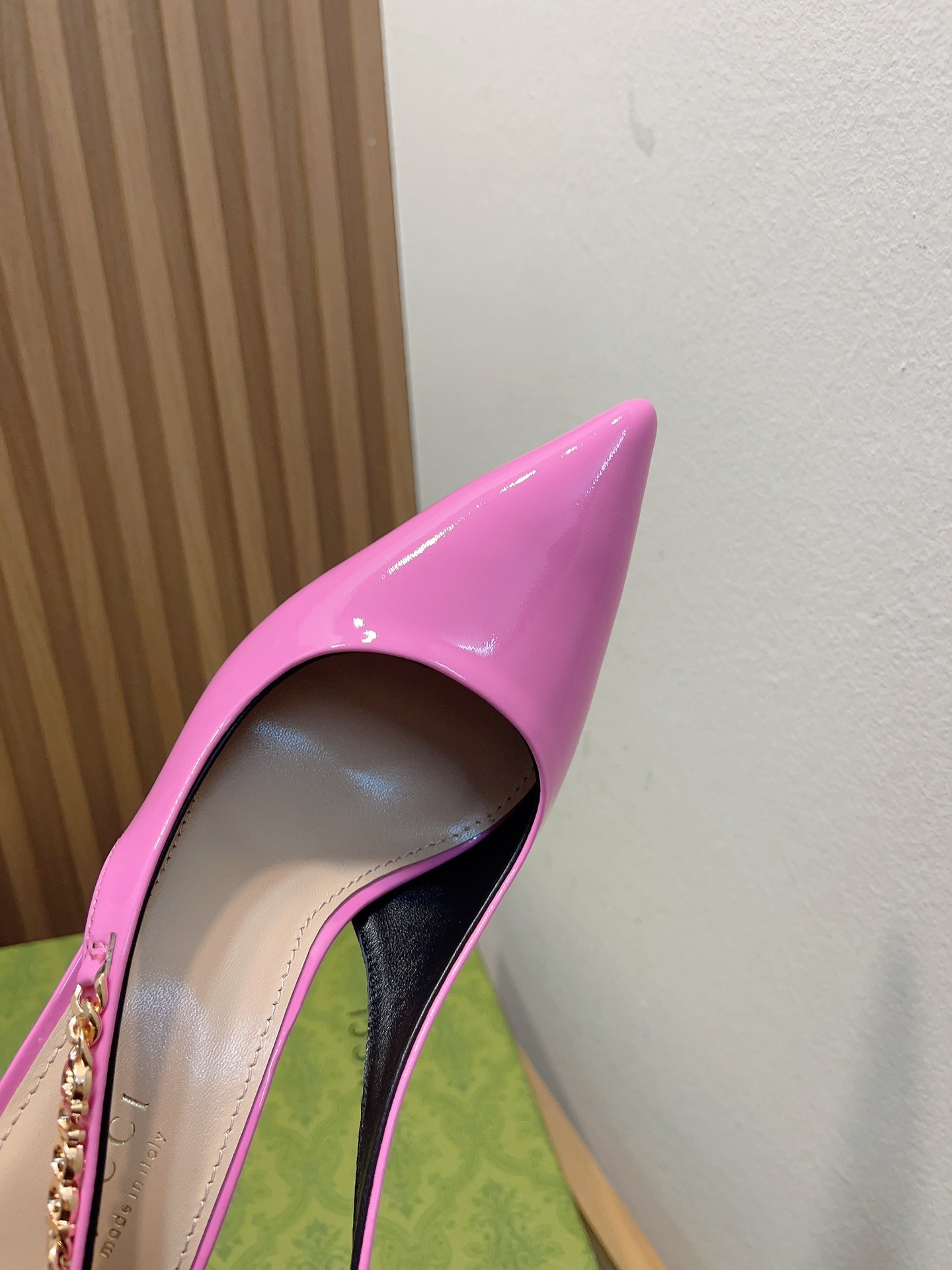 G*u*i signoria slingback pump high