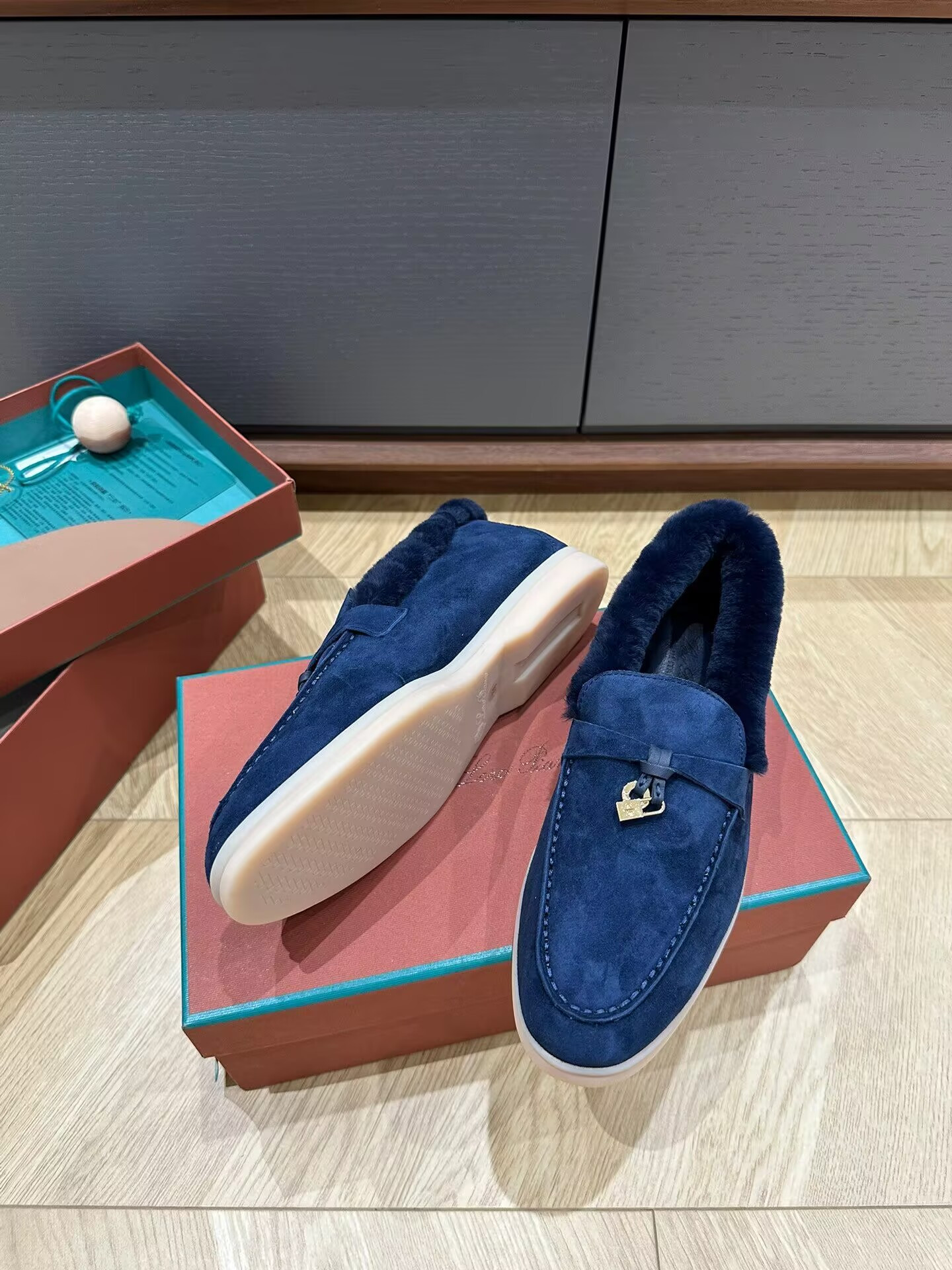 ua L**o p*ana summer charms walk loafers
